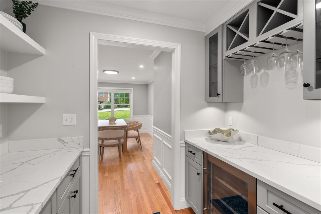 Waltham, Massachusetts, 02453, United States, 4 Bedrooms Bedrooms, ,5 BathroomsBathrooms,Residential,For Sale,1927253