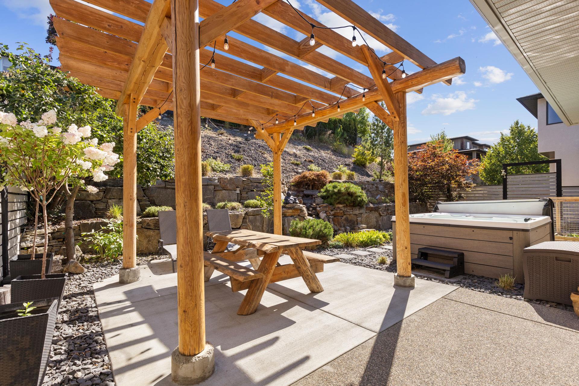 KELOWNA, British Columbia, V1W 5K2, CA, 5 Bedrooms Bedrooms, ,3 BathroomsBathrooms,Residential,For Sale,1960924