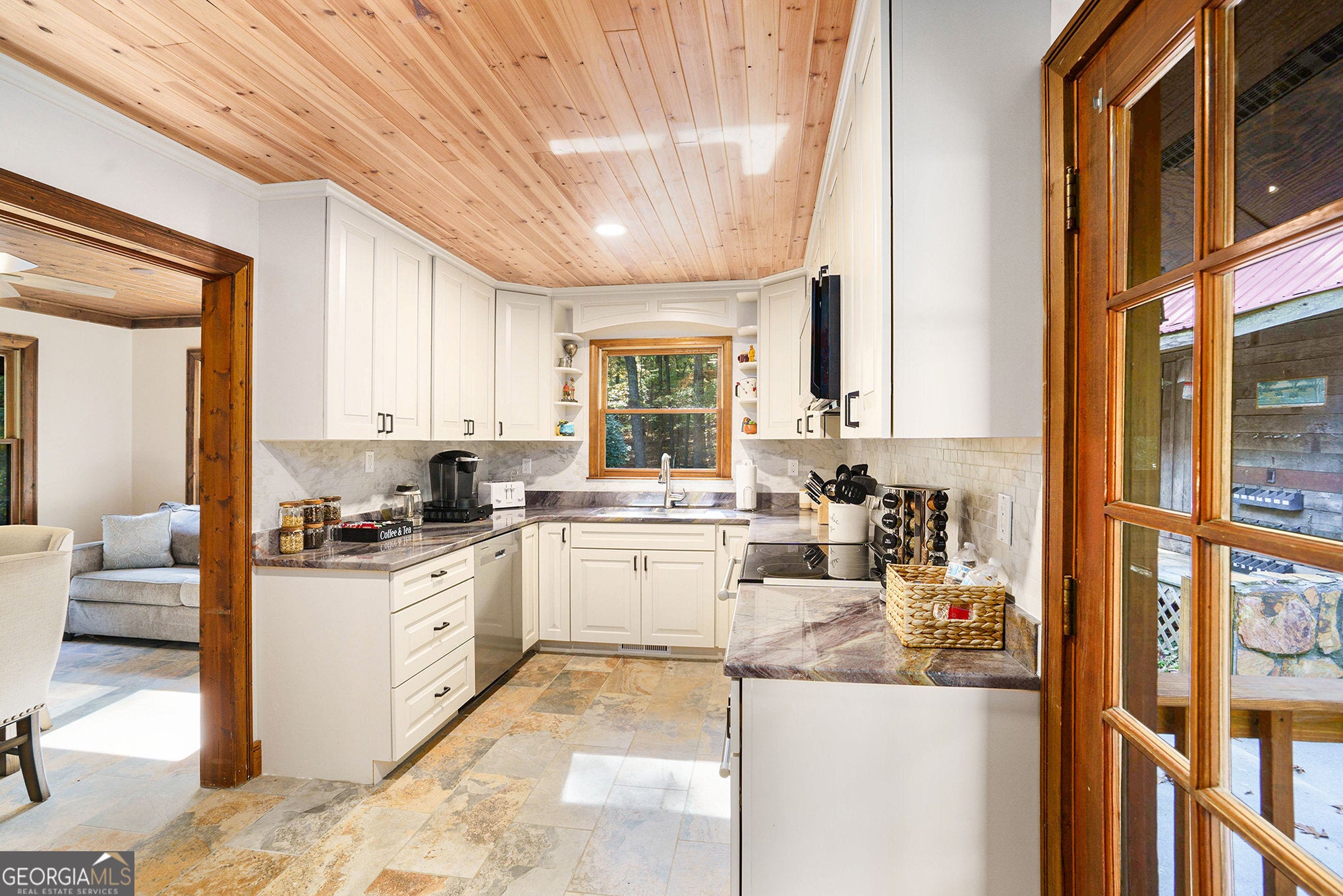 Blue Ridge, Georgia, 30513, United States, 3 Bedrooms Bedrooms, ,3 BathroomsBathrooms,Residential,For Sale,1969724