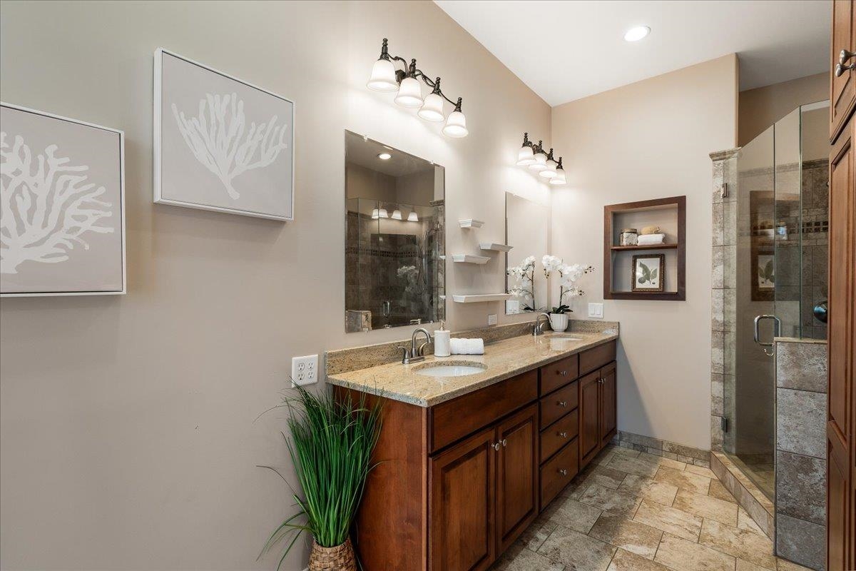 Manchester, New Hampshire, 03104, United States, 5 Bedrooms Bedrooms, ,6 BathroomsBathrooms,Residential,For Sale,1779351