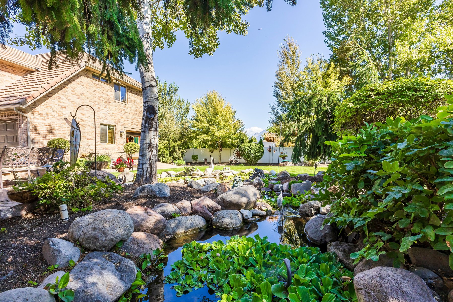  Custom South Jordan Rambler with Koi Pond, RV Parking & ADU Apartment - 物件實景