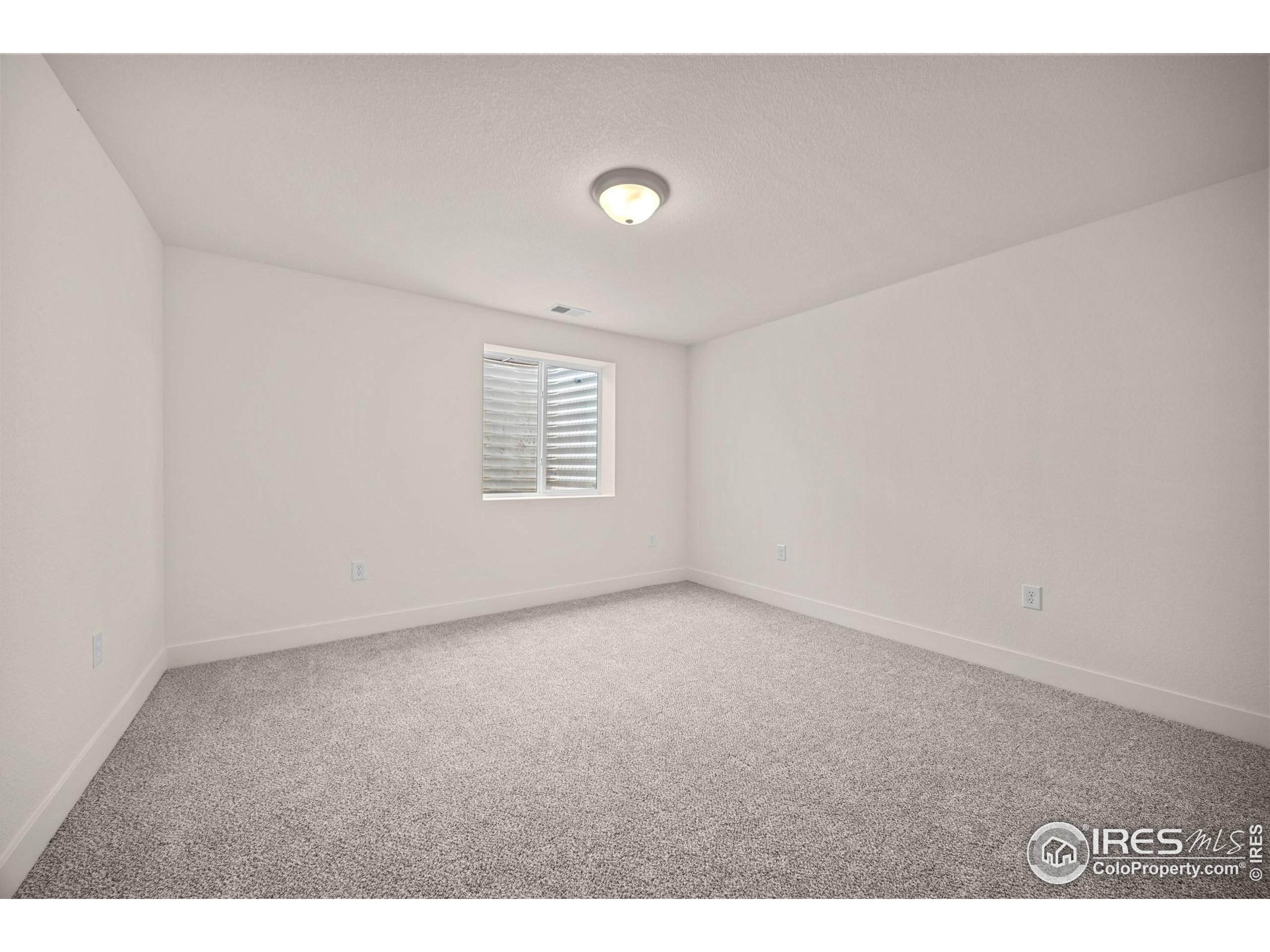 Severance, Colorado, 80550, United States, 5 Bedrooms Bedrooms, ,2 BathroomsBathrooms,Residential,For Sale,1890504