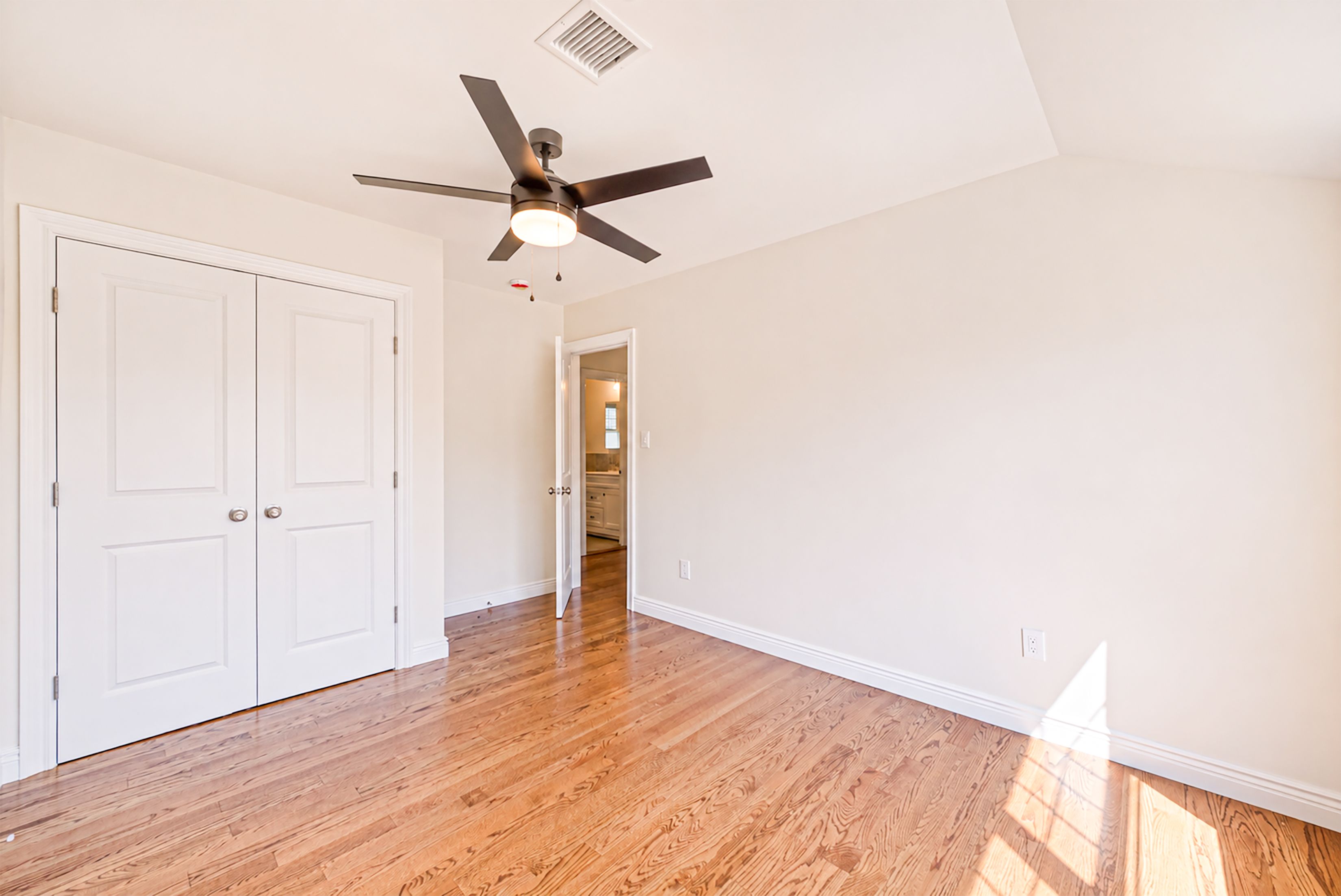  52 Norfeld Boulevard, Elmont, NY, 11003 - 物件實景