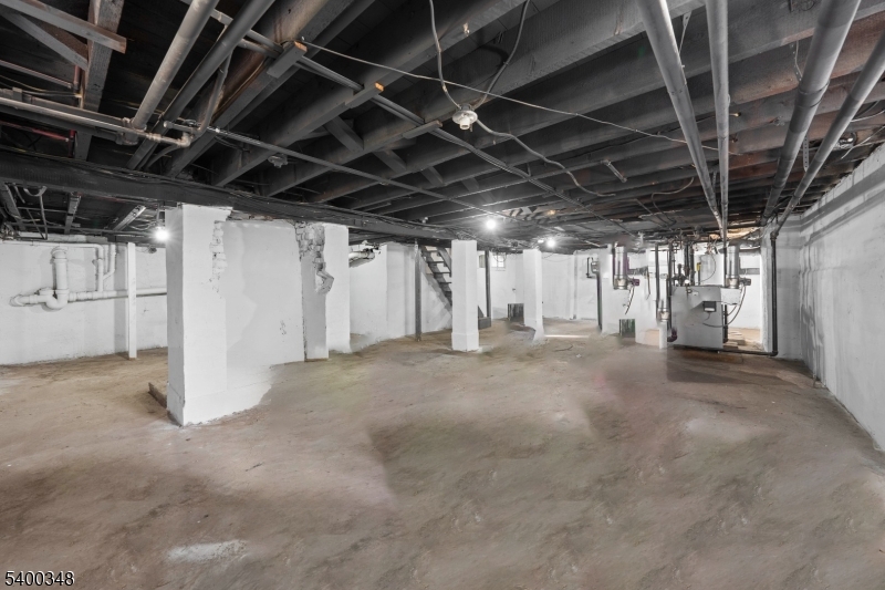 Bloomfield Twp., New Jersey, 07003, United States, 6 Bedrooms Bedrooms, ,3 BathroomsBathrooms,Residential,For Sale,2003277