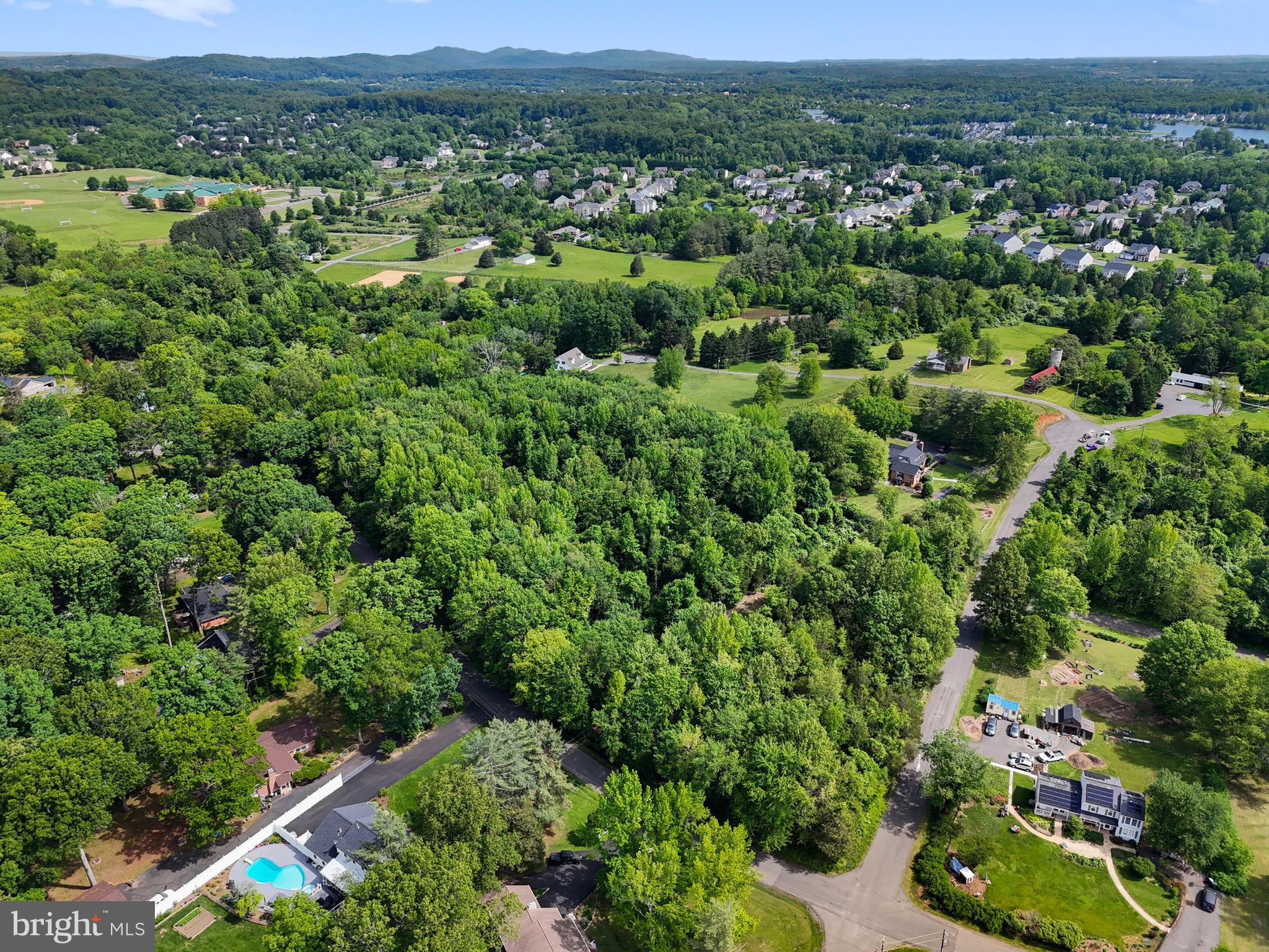 Warrenton, Virginia, 20187, United States, 5 Bedrooms Bedrooms, ,5 BathroomsBathrooms,Residential,For Sale,1831142