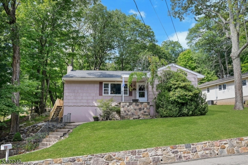 Rockaway Twp., New Jersey, 07866, United States, 3 Bedrooms Bedrooms, ,1 BathroomBathrooms,Residential,For Sale,1940622