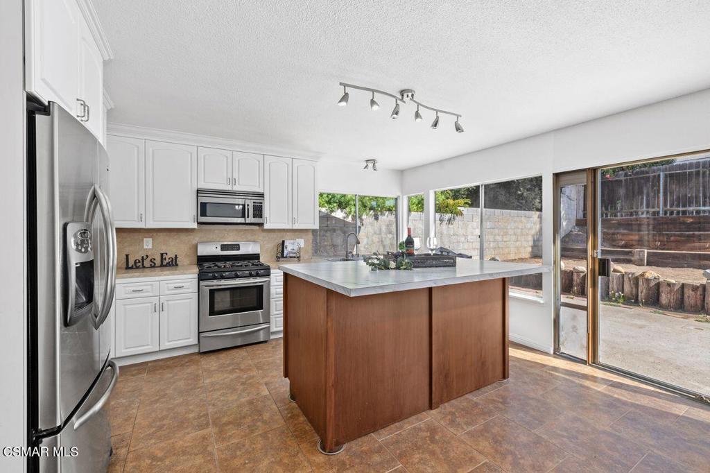 Simi Valley, California, 93065, United States, 3 Bedrooms Bedrooms, ,2 BathroomsBathrooms,Residential,For Sale,1960953