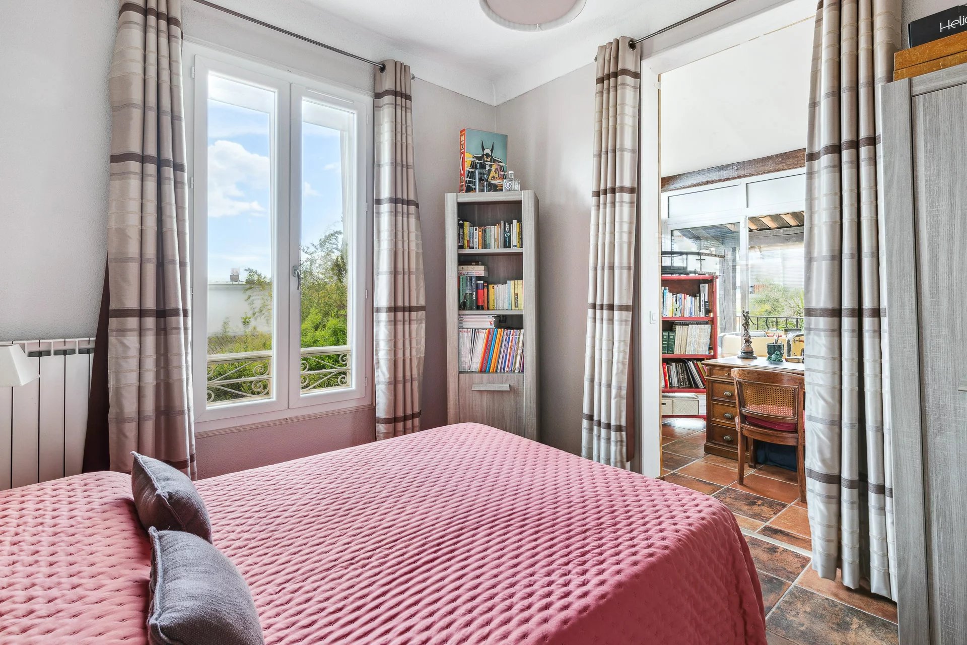 Cagnes-sur-Mer, Provence-Alpes-Côte d’Azur, 06800, FR, 4 Bedrooms Bedrooms, ,3 BathroomsBathrooms,Residential,For Sale,1829580