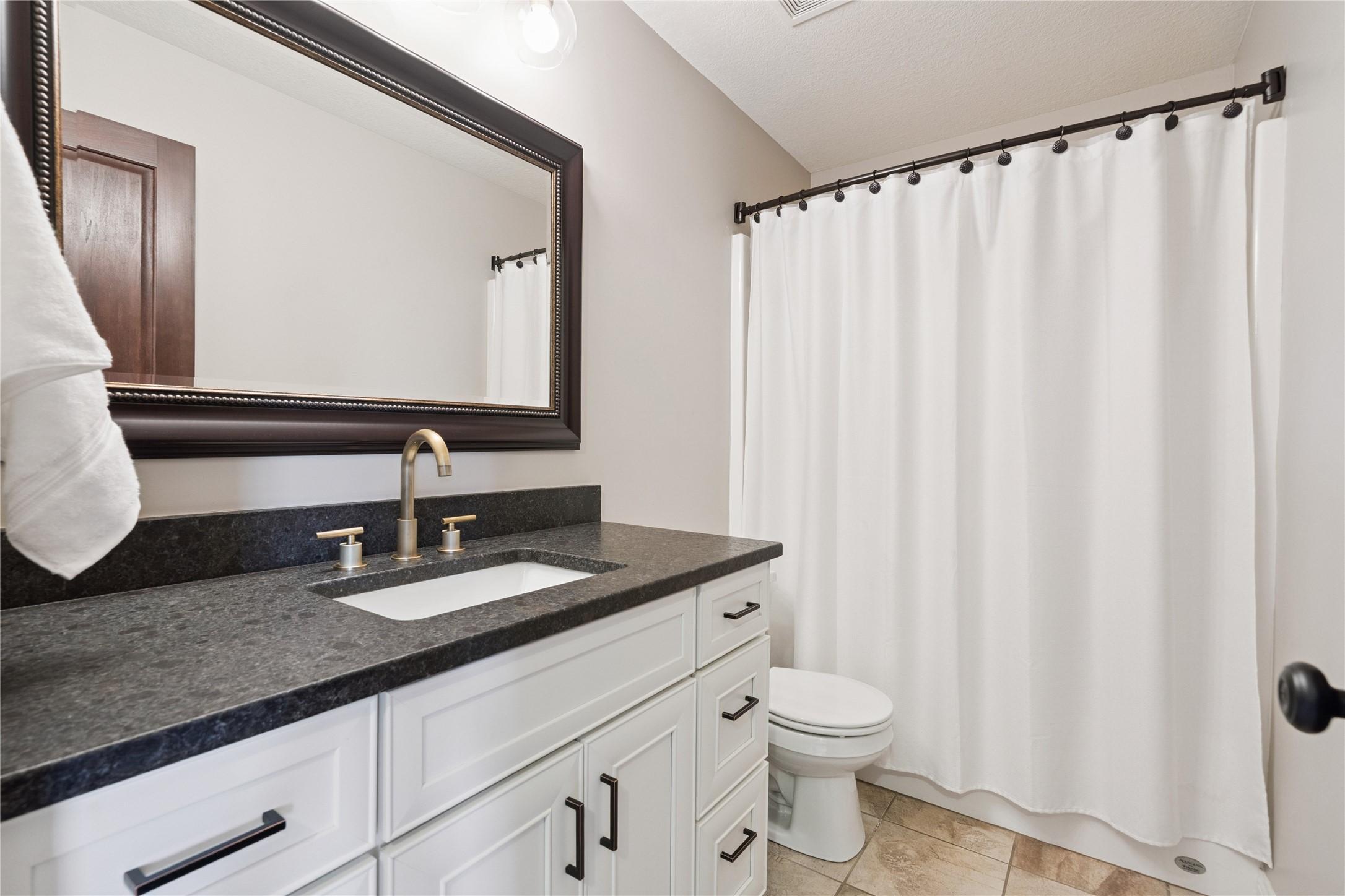 Ankeny, Iowa, 50021, United States, 4 Bedrooms Bedrooms, ,4 BathroomsBathrooms,Residential,For Sale,1935167