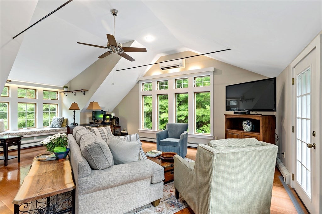 Kingston, Massachusetts, 02364, United States, 3 Bedrooms Bedrooms, ,2 BathroomsBathrooms,Residential,For Sale,1975778