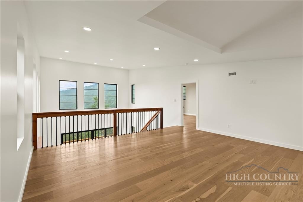 Seven Devils, North Carolina, 28604, United States, 2 Bedrooms Bedrooms, ,3 BathroomsBathrooms,Residential,For Sale,2020628