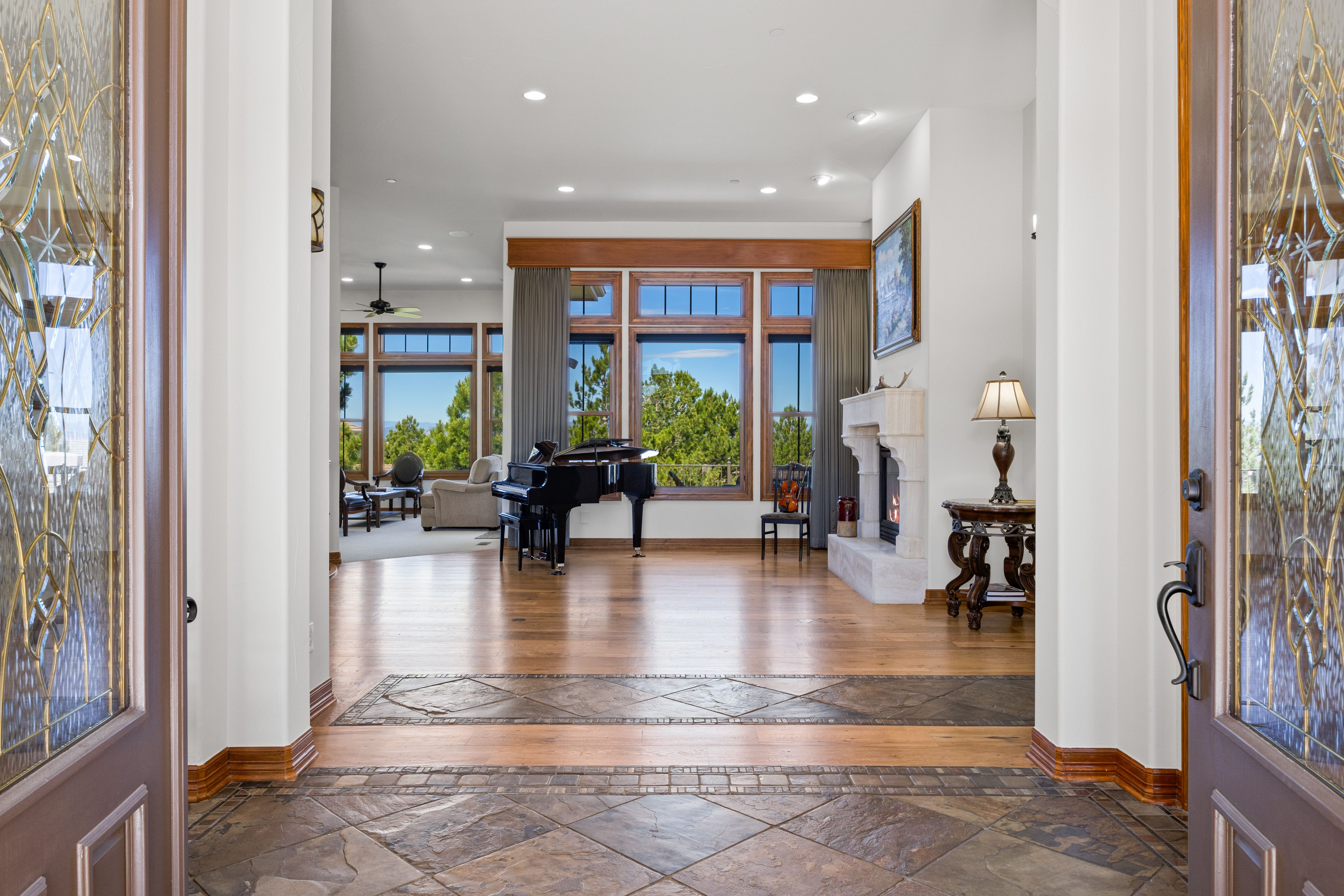  Edging the mountainside within the prestigious community of Castle Pines Village - 物件實景