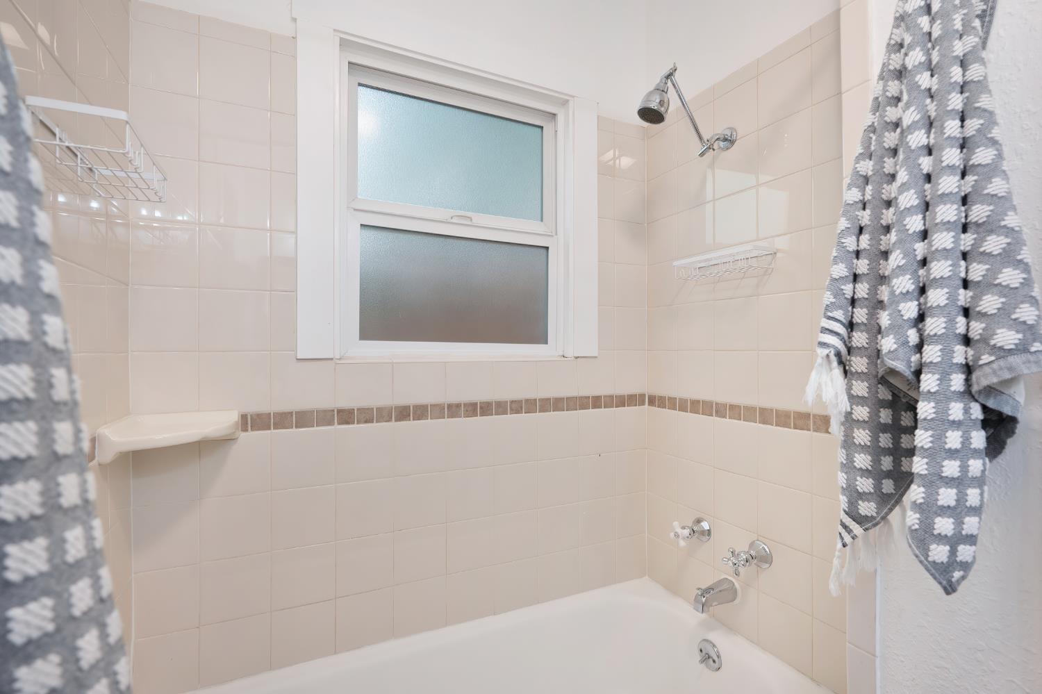 Sacramento, California, 95817, United States, 2 Bedrooms Bedrooms, ,1 BathroomBathrooms,Residential,For Sale,1991606