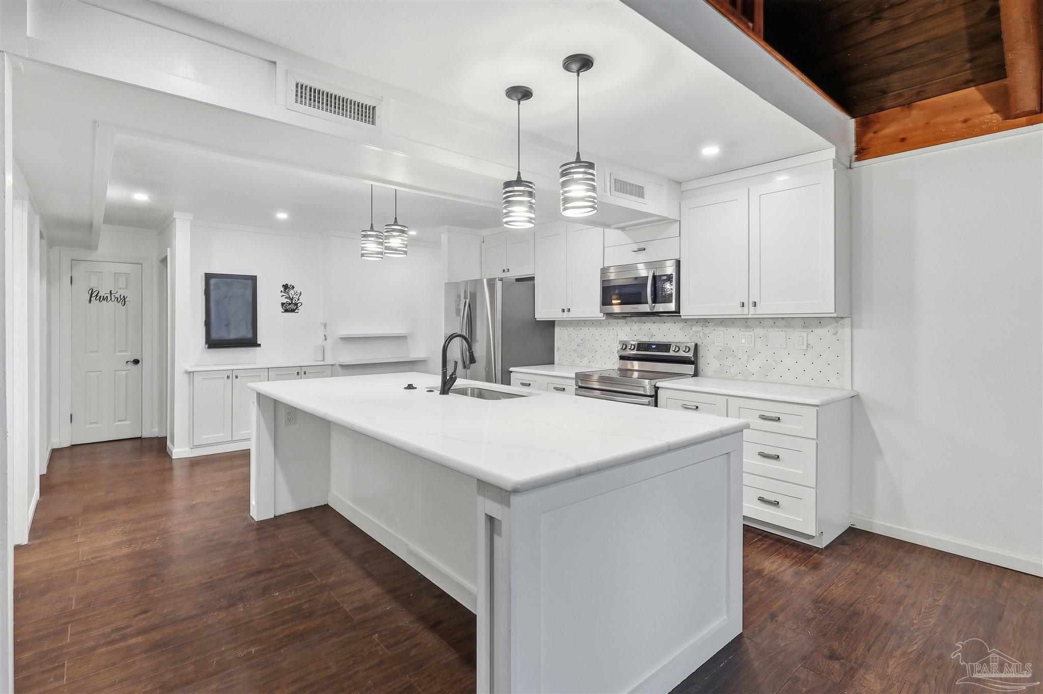 Milton, Florida, 32583, United States, 3 Bedrooms Bedrooms, ,4 BathroomsBathrooms,Residential,For Sale,1991354