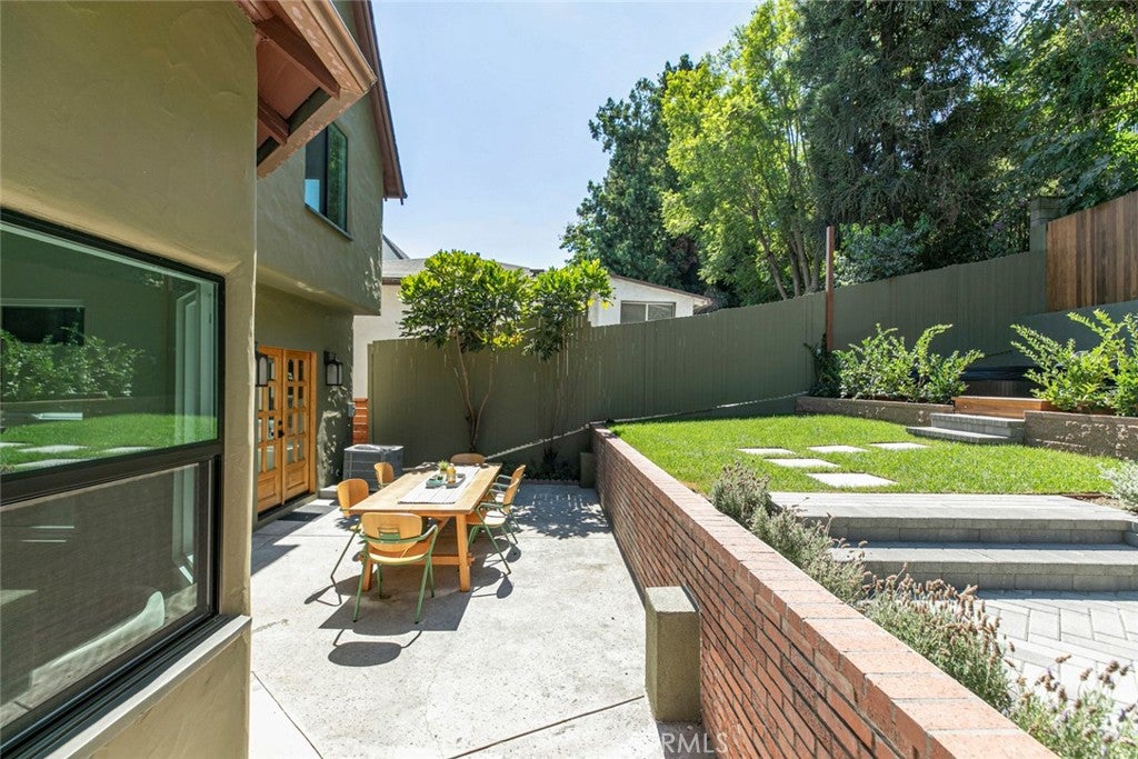 Los Angeles, California, 90027, United States, 4 Bedrooms Bedrooms, ,3 BathroomsBathrooms,Residential,For Sale,1942315