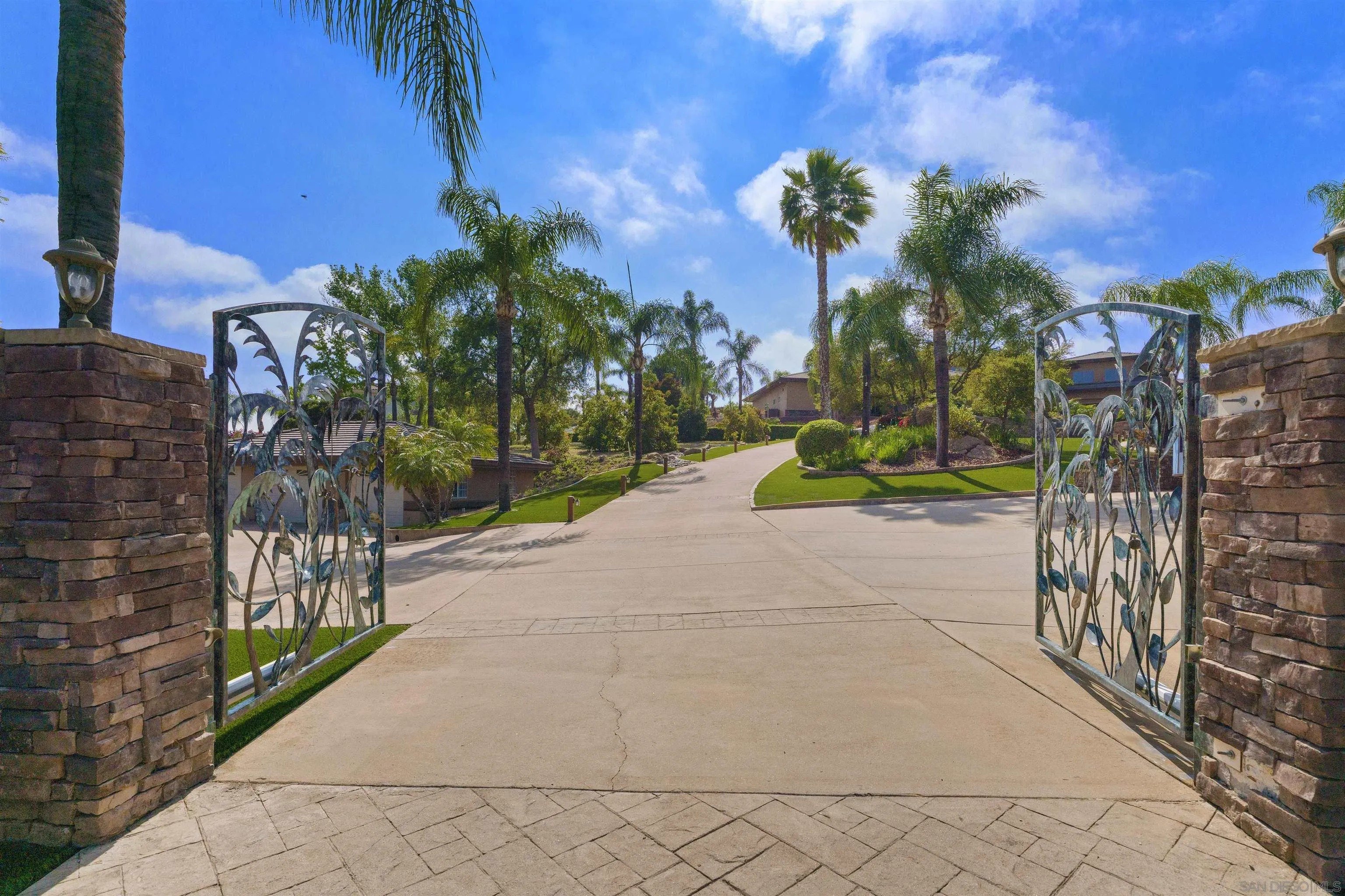 Alpine, California, 91901, United States, 3 Bedrooms Bedrooms, ,5 BathroomsBathrooms,Residential,For Sale,1997111