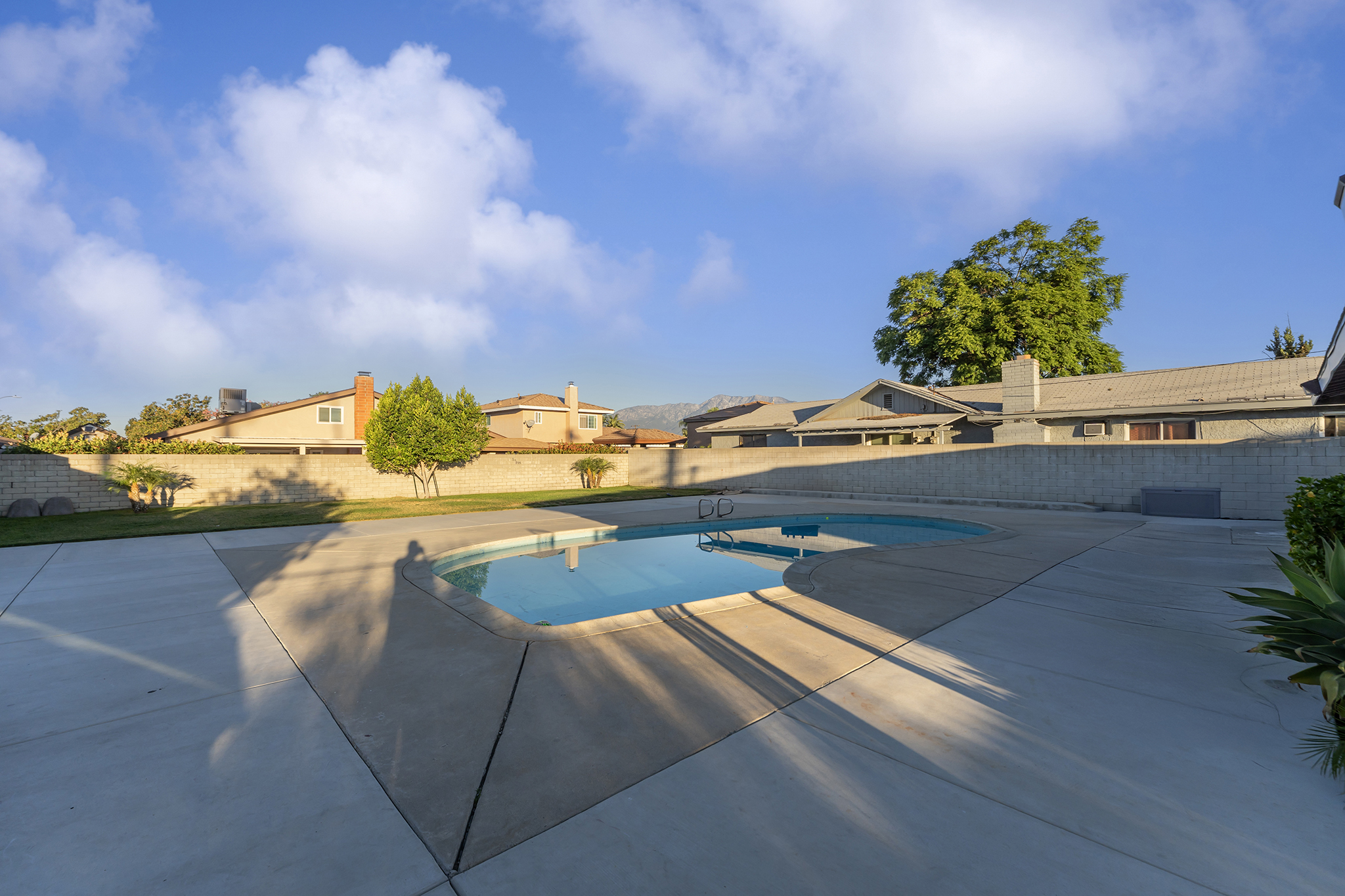 Fontana, California, 92335, United States, 3 Bedrooms Bedrooms, ,1 BathroomBathrooms,Residential,For Sale,1983646