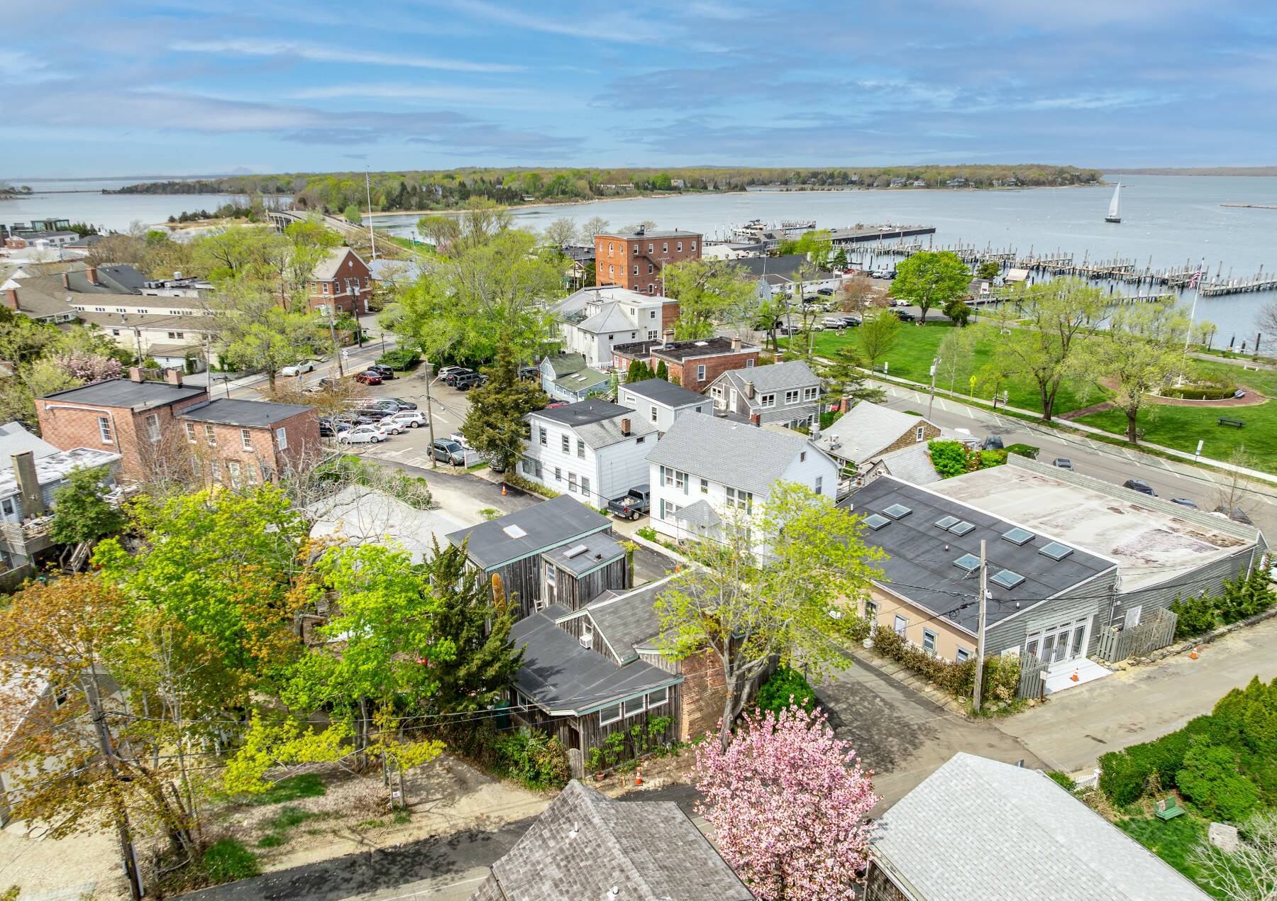  Irreplaceable Sag Harbor Location, Legacy, and Rare Multi Family - 物件實景