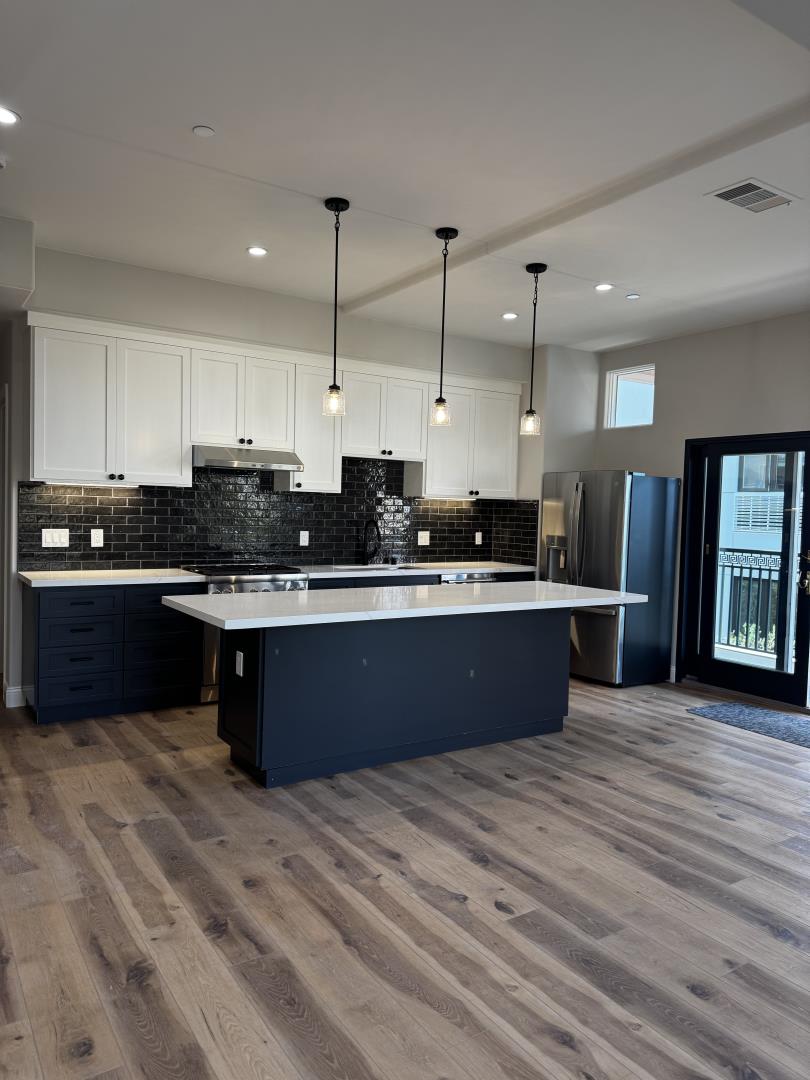 Palo Alto, California, 94306, United States, 2 Bedrooms Bedrooms, ,2 BathroomsBathrooms,Residential,For Sale,1992117