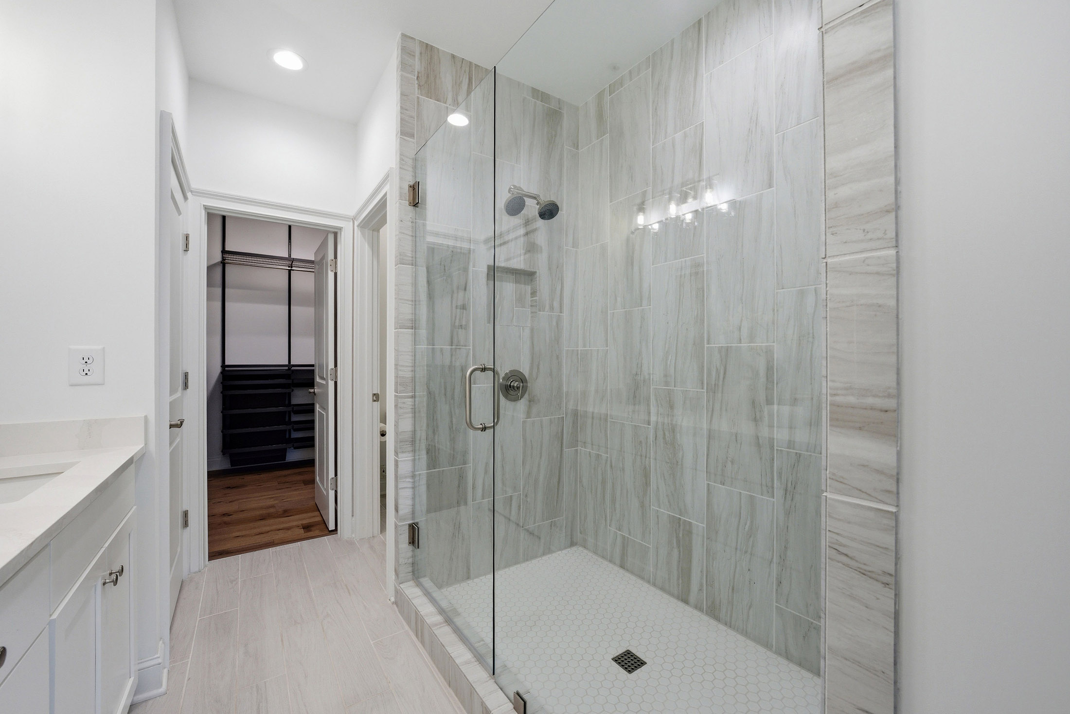  Location, Livability and Thoughtful Upgrades in a One-of-a-Kind Setting - 物件實景