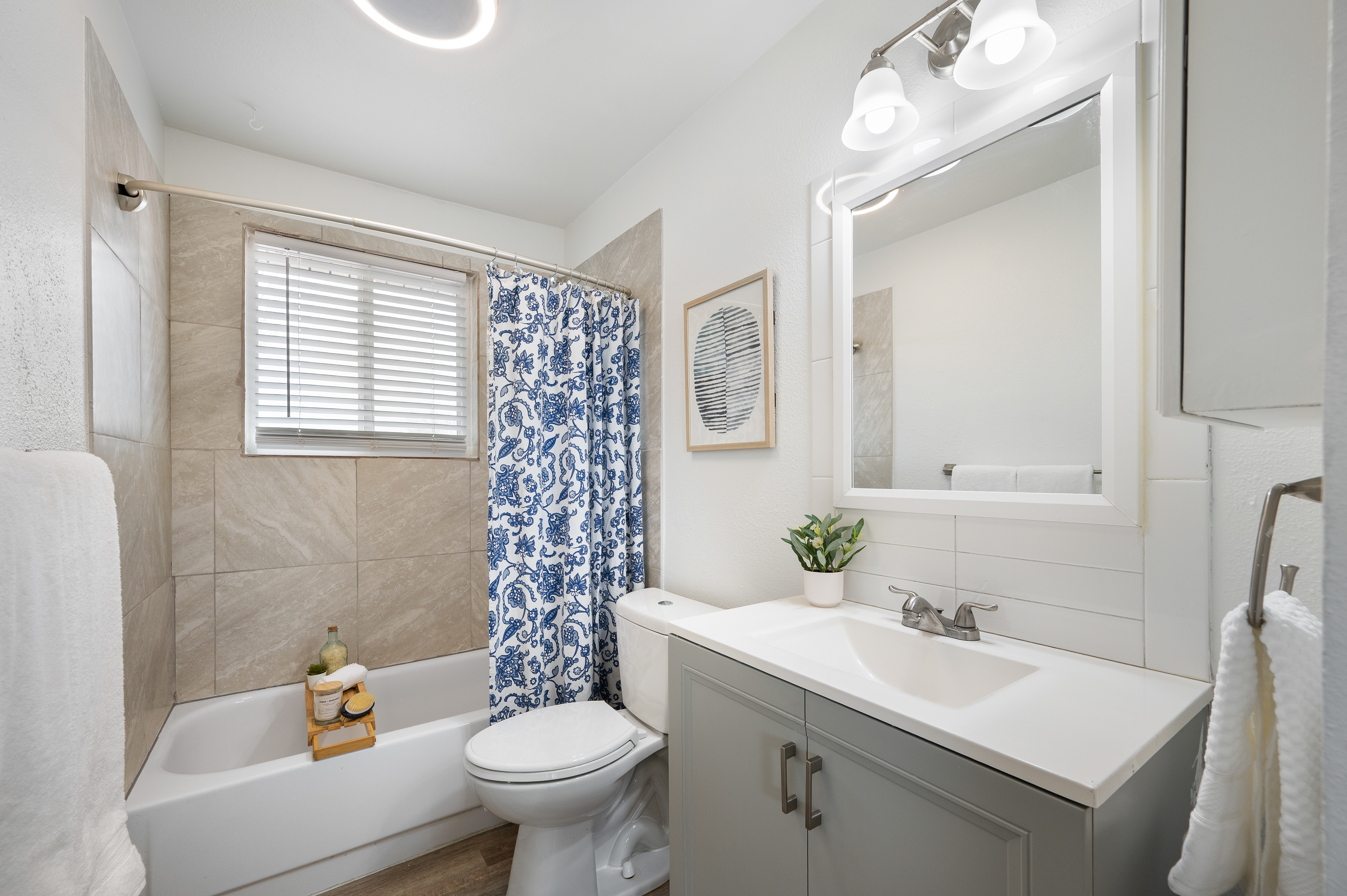  Beautifully Updated Tri-Level Home in Montbello - 物件實景