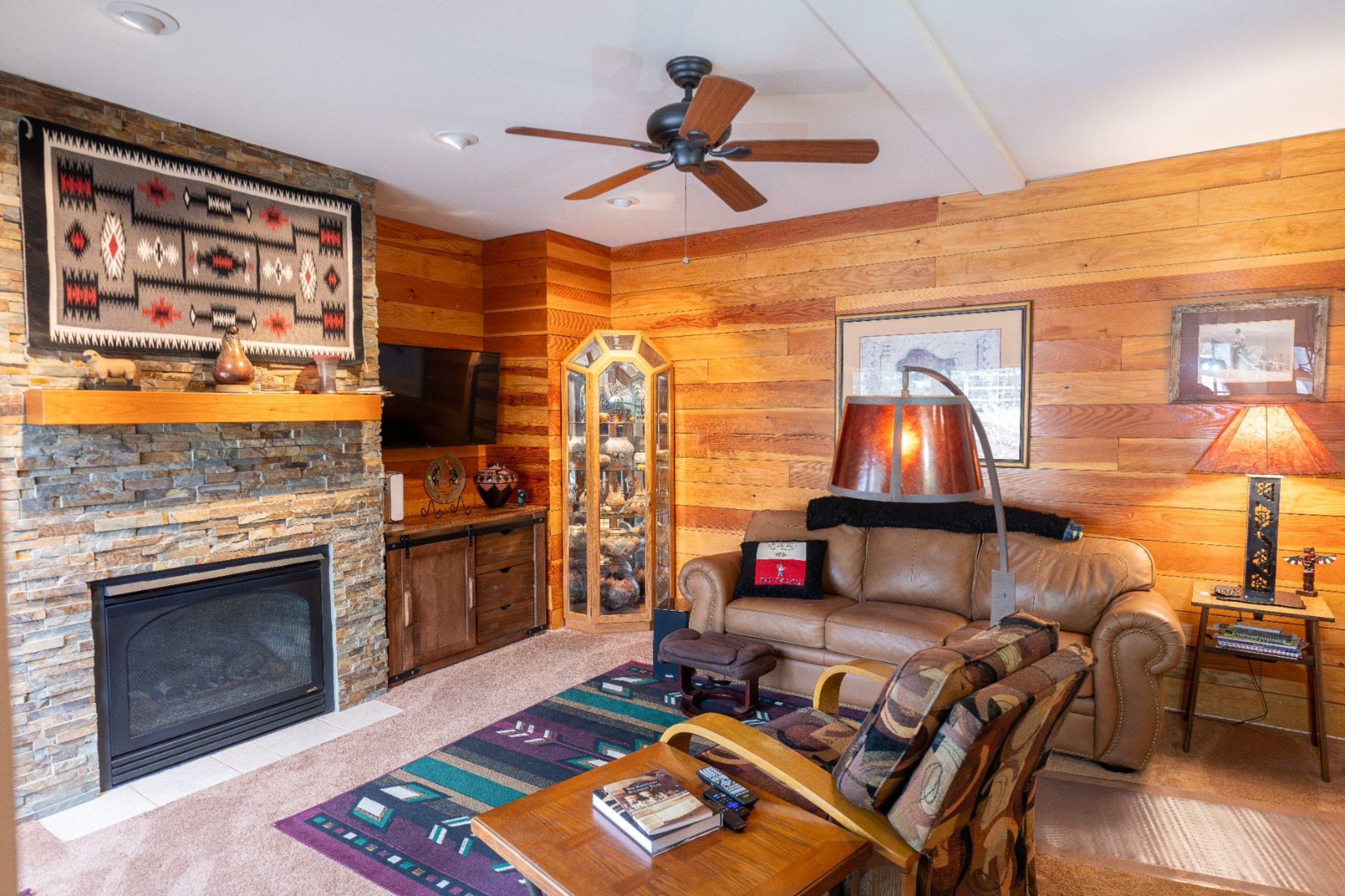  Beautiful Spacious Home, Privacy On 1.29 Acres - 物件實景