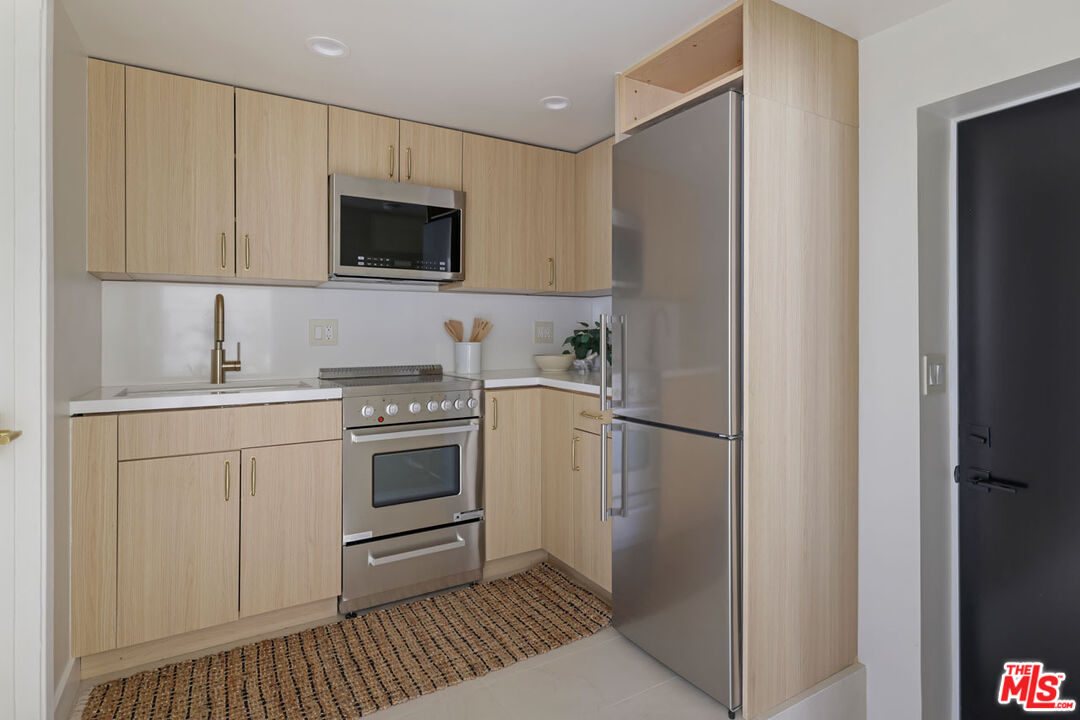 Los Angeles, California, 90065, United States, 4 Bedrooms Bedrooms, ,5 BathroomsBathrooms,Residential,For Sale,2002070