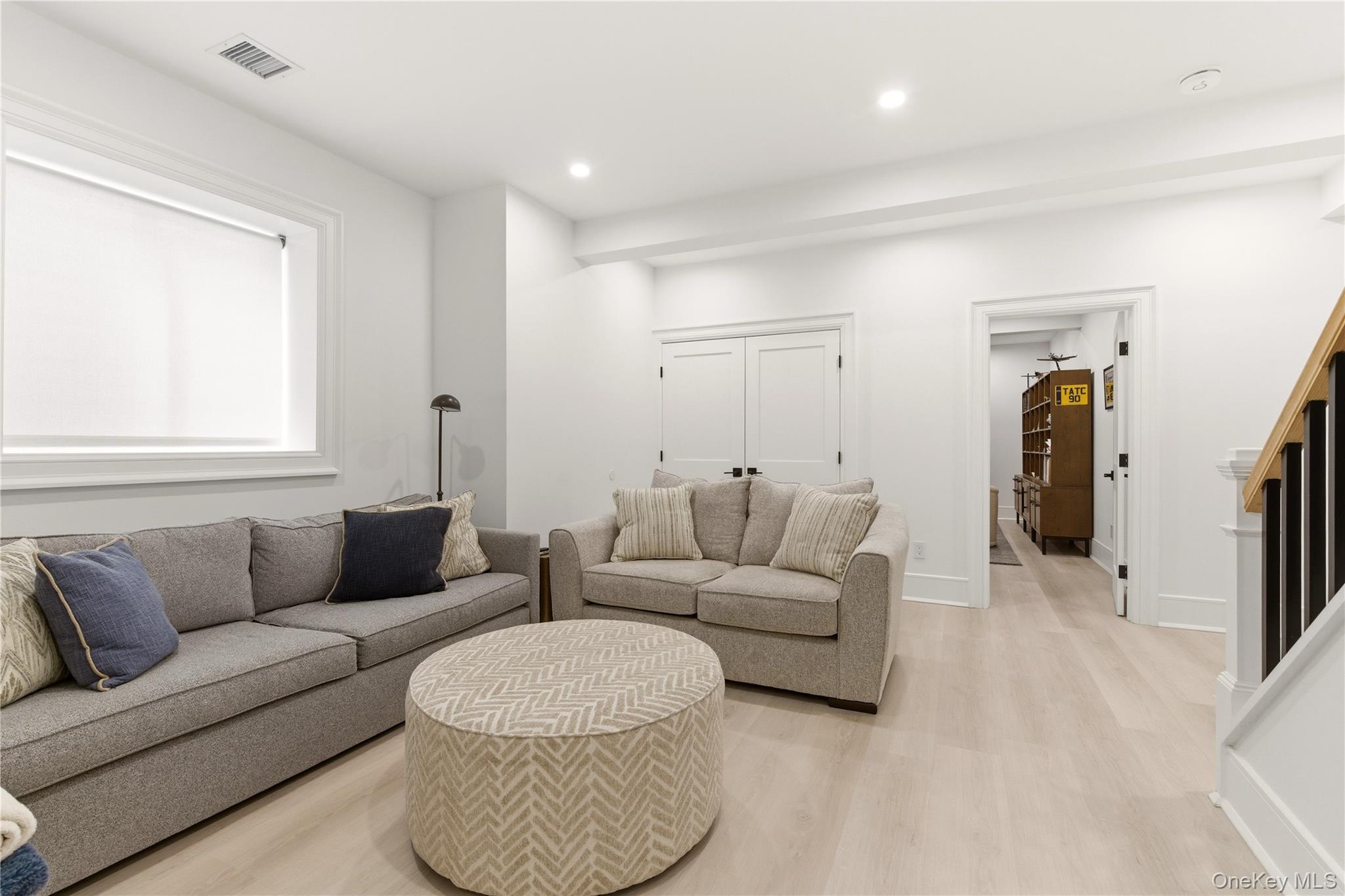  102 Three Ponds Lane E, Woodbury, NY, 11797 - 物件實景