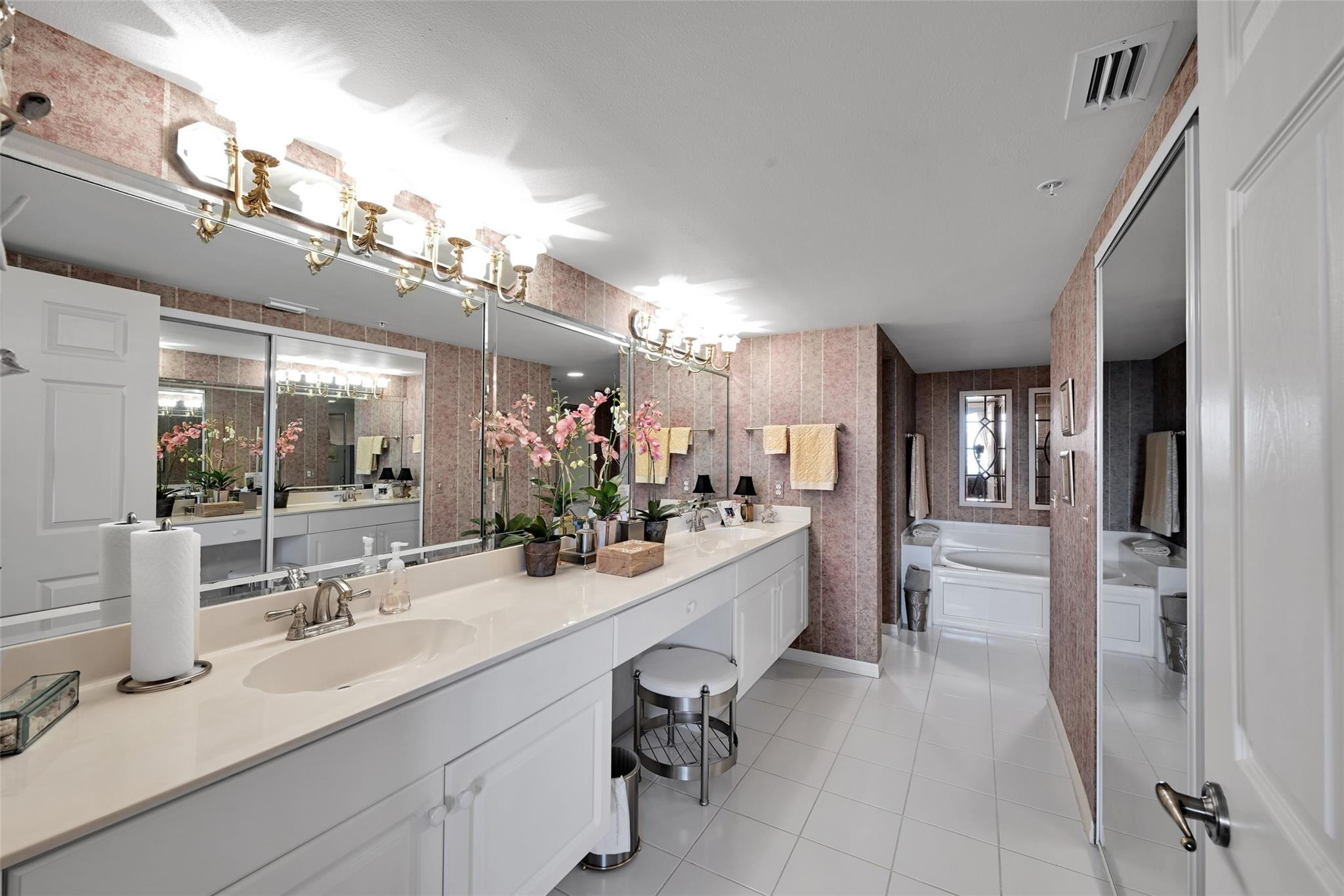 Pompano Beach, Florida, 33062, United States, 2 Bedrooms Bedrooms, ,3 BathroomsBathrooms,Residential,For Sale,2024404