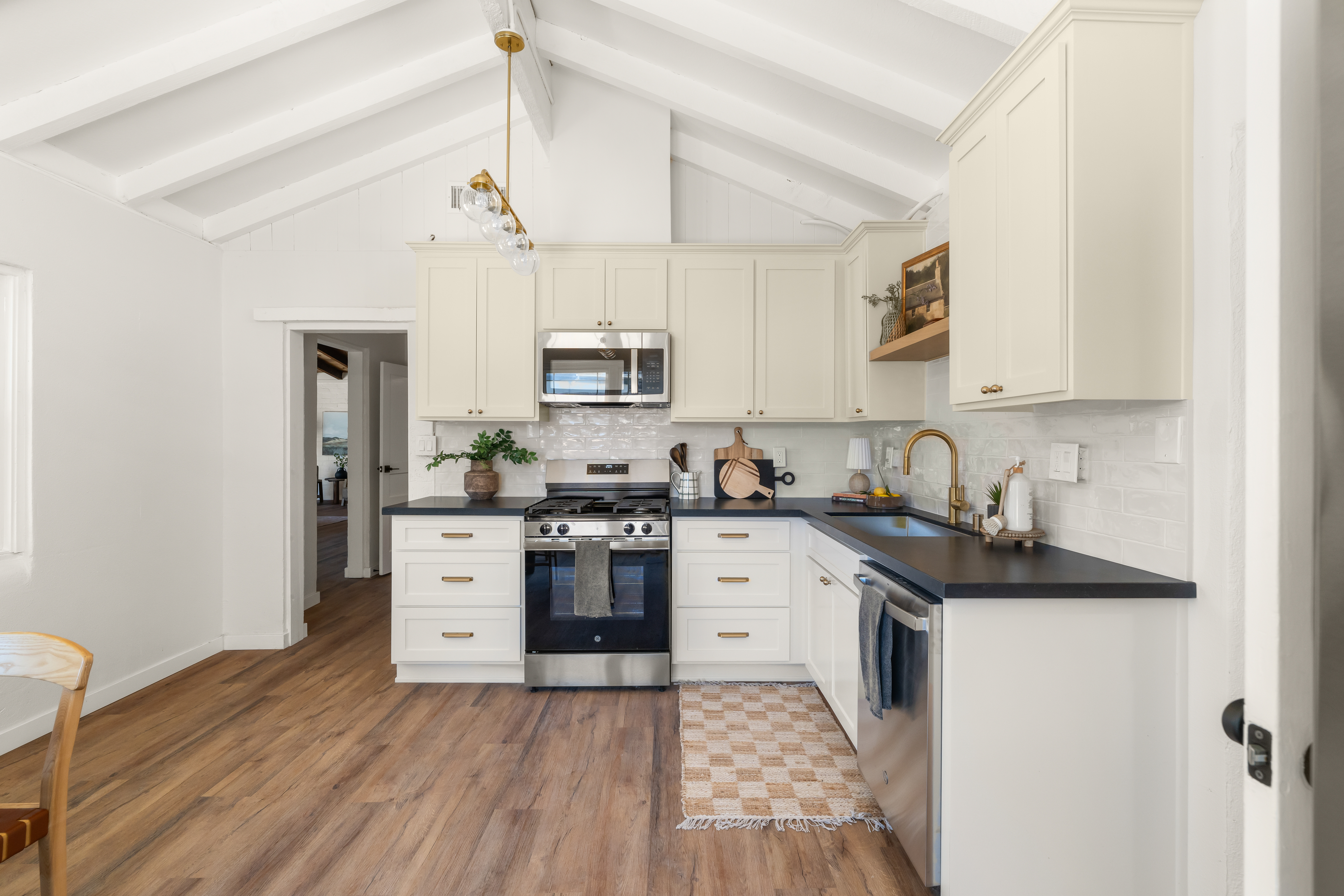  790 South Saticoy Avenue, Ventura, CA 93004 - 物件實景
