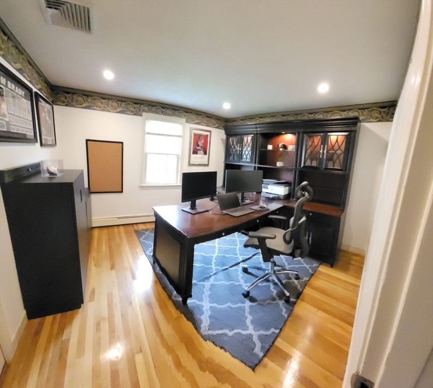 Framingham, Massachusetts, 01701, United States, 4 Bedrooms Bedrooms, ,3 BathroomsBathrooms,Residential,For Sale,1988124