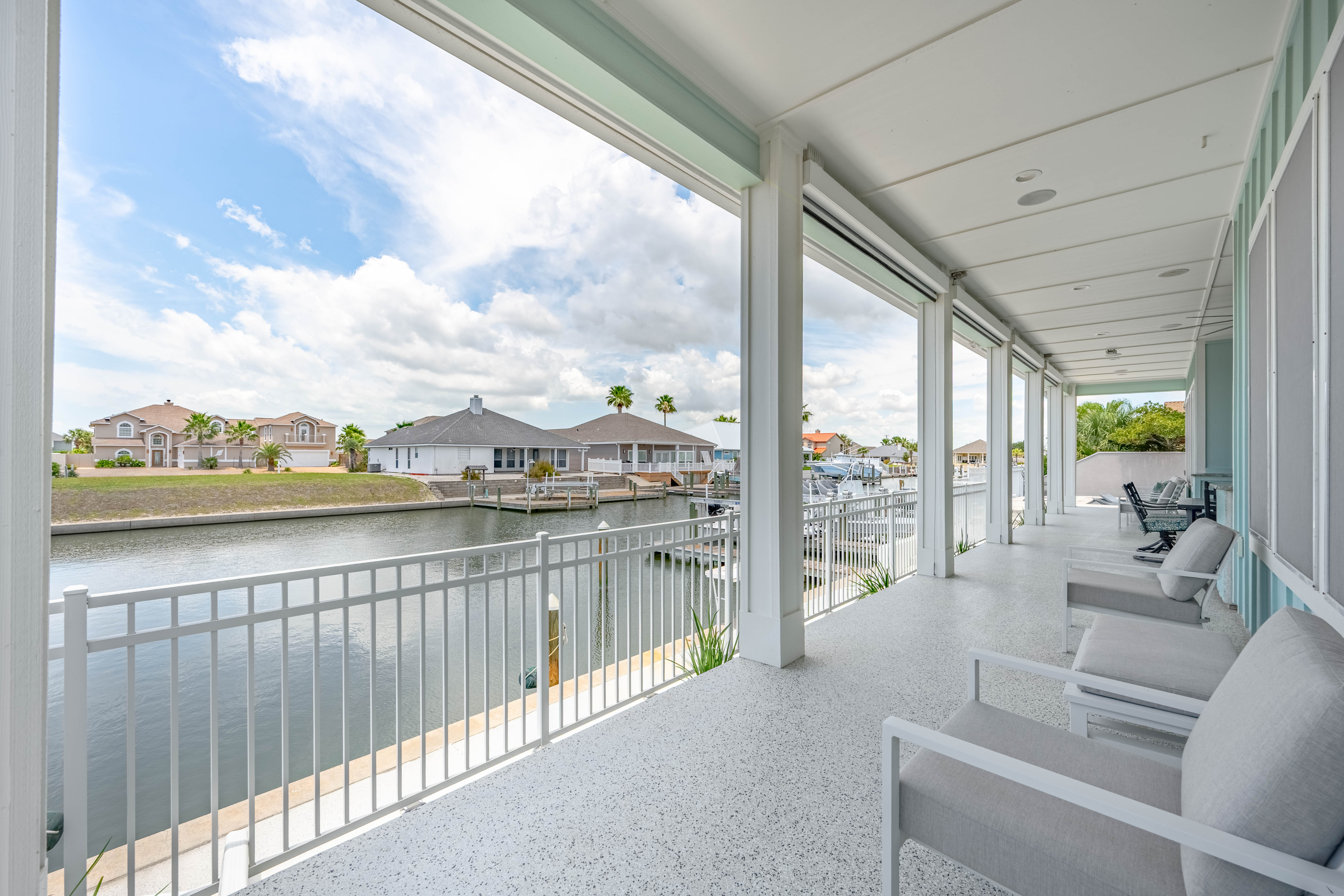  Spacious and Serene Canal-Front Living - 物件實景