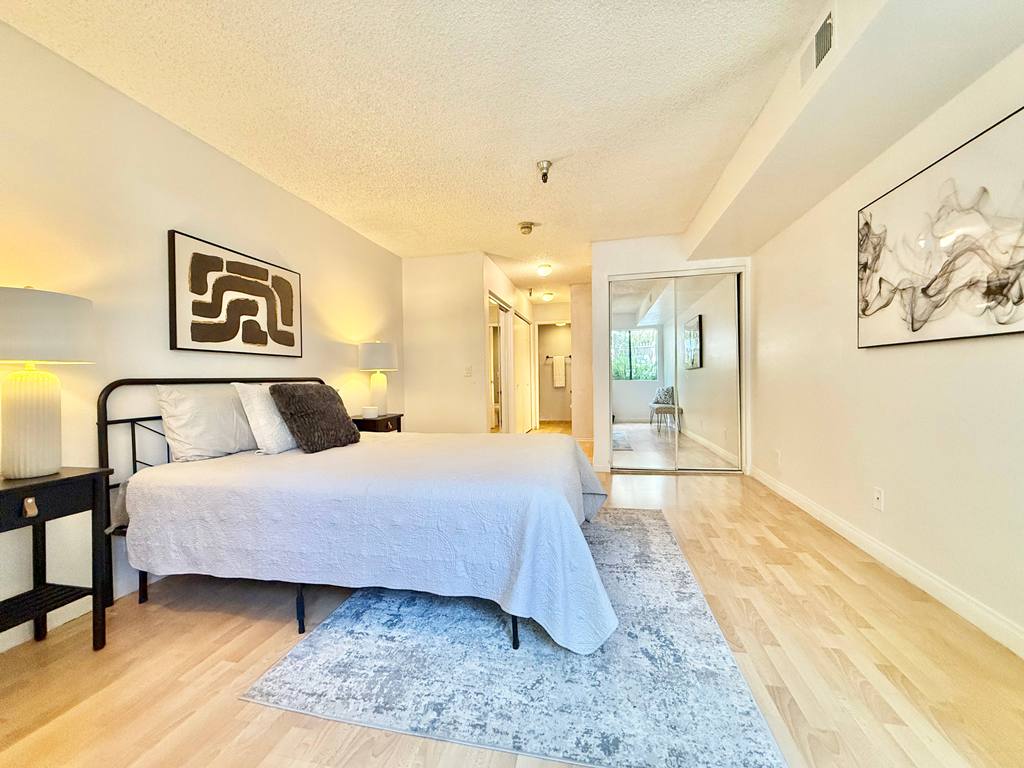Long Beach, California, 90815, United States, 2 Bedrooms Bedrooms, ,2 BathroomsBathrooms,Residential,For Sale,1830564