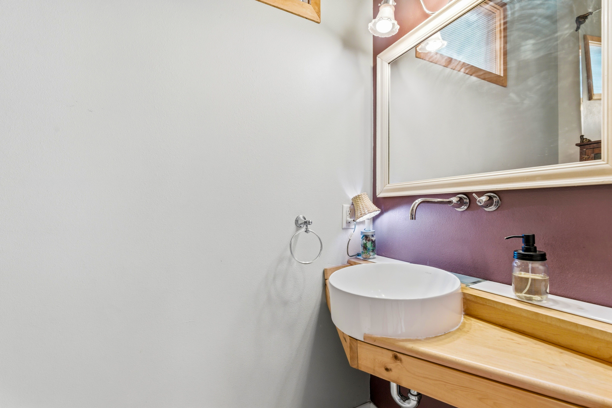  Unique Mid-Century Modern Retreat in a Private Wooded Setting - 物件實景