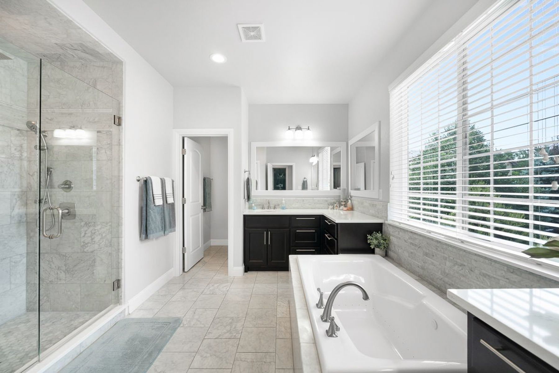  Beautifully upgraded home blends luxury, comfort, and functionality. - 物件實景