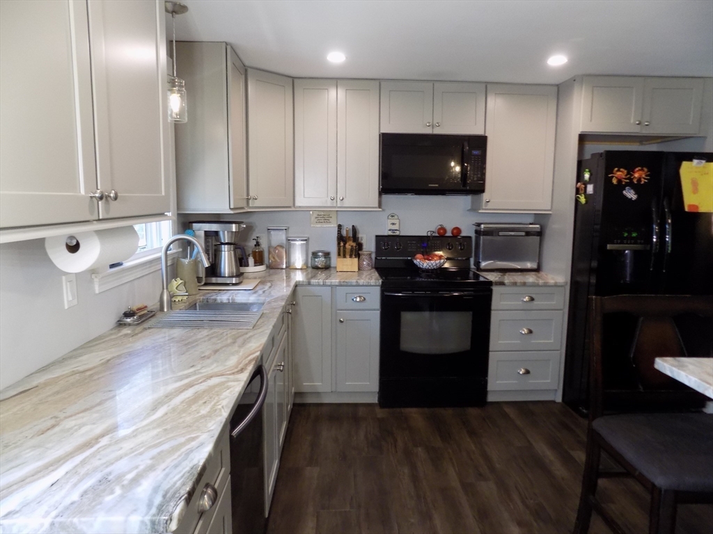 Brockton, Massachusetts, 02301, United States, 3 Bedrooms Bedrooms, ,1 BathroomBathrooms,Residential,For Sale,1895506