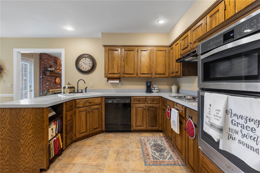 Springdale, Arkansas, 72764, United States, 4 Bedrooms Bedrooms, ,3 BathroomsBathrooms,Residential,For Sale,1804619