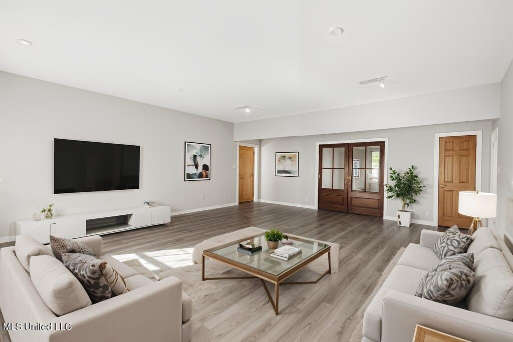 Gulfport, Mississippi, 39503, United States, 5 Bedrooms Bedrooms, ,5 BathroomsBathrooms,Residential,For Sale,2009063