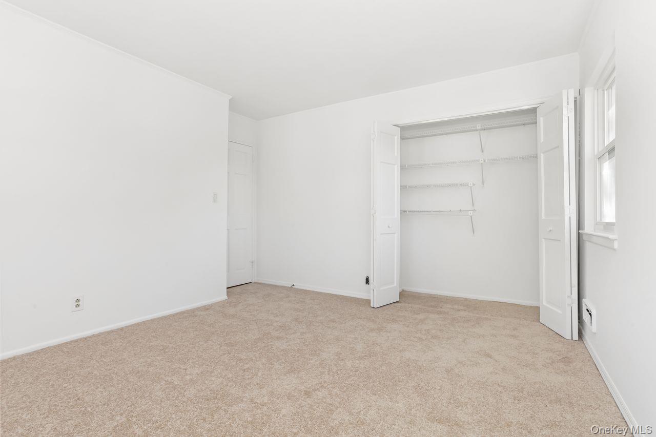 Yonkers, New York, 10710, United States, 4 Bedrooms Bedrooms, ,2 BathroomsBathrooms,Residential,For Sale,1991098