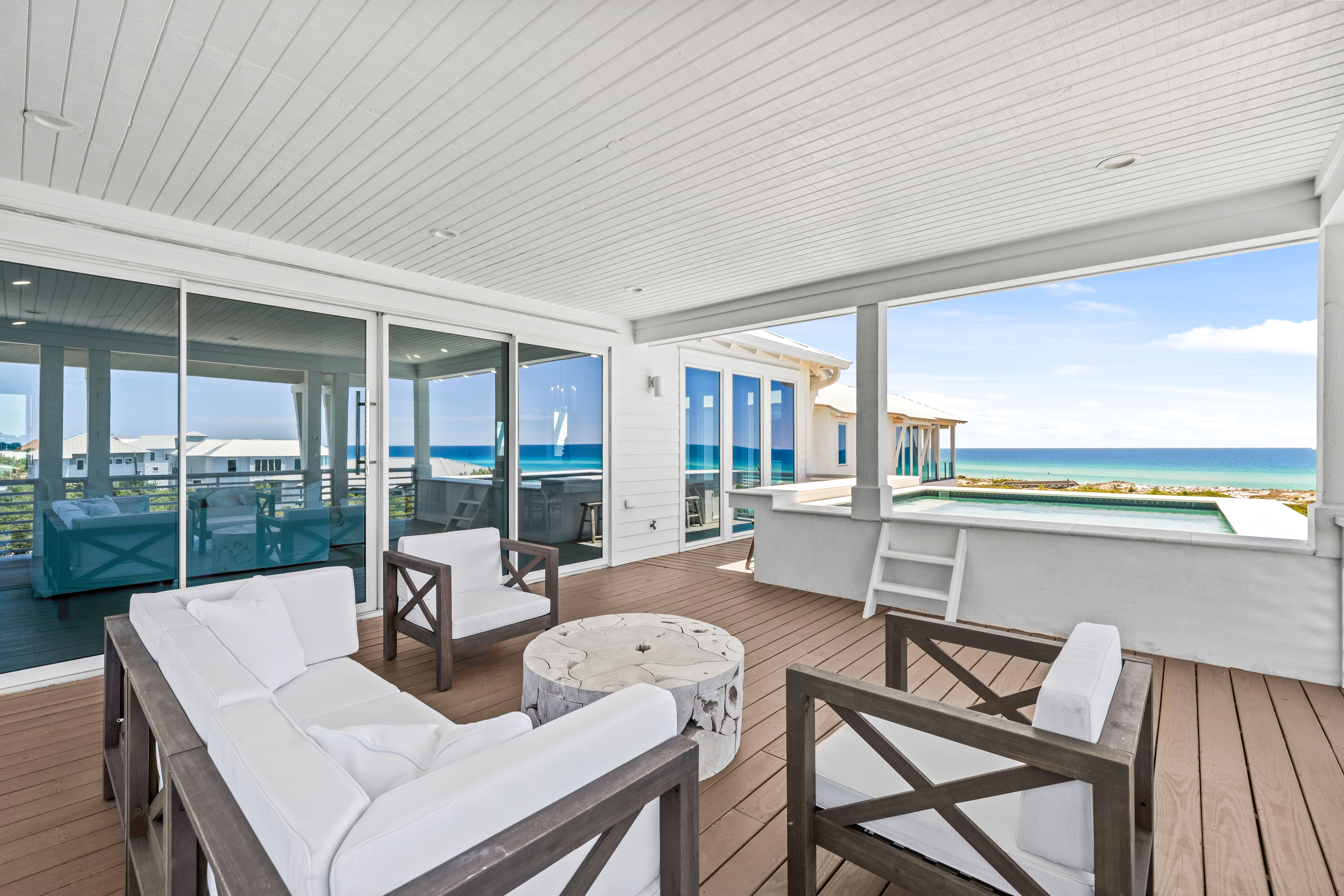  Four-Level Coastal Estate with Gulf Views in Exclusive Mala Beach - 物件實景