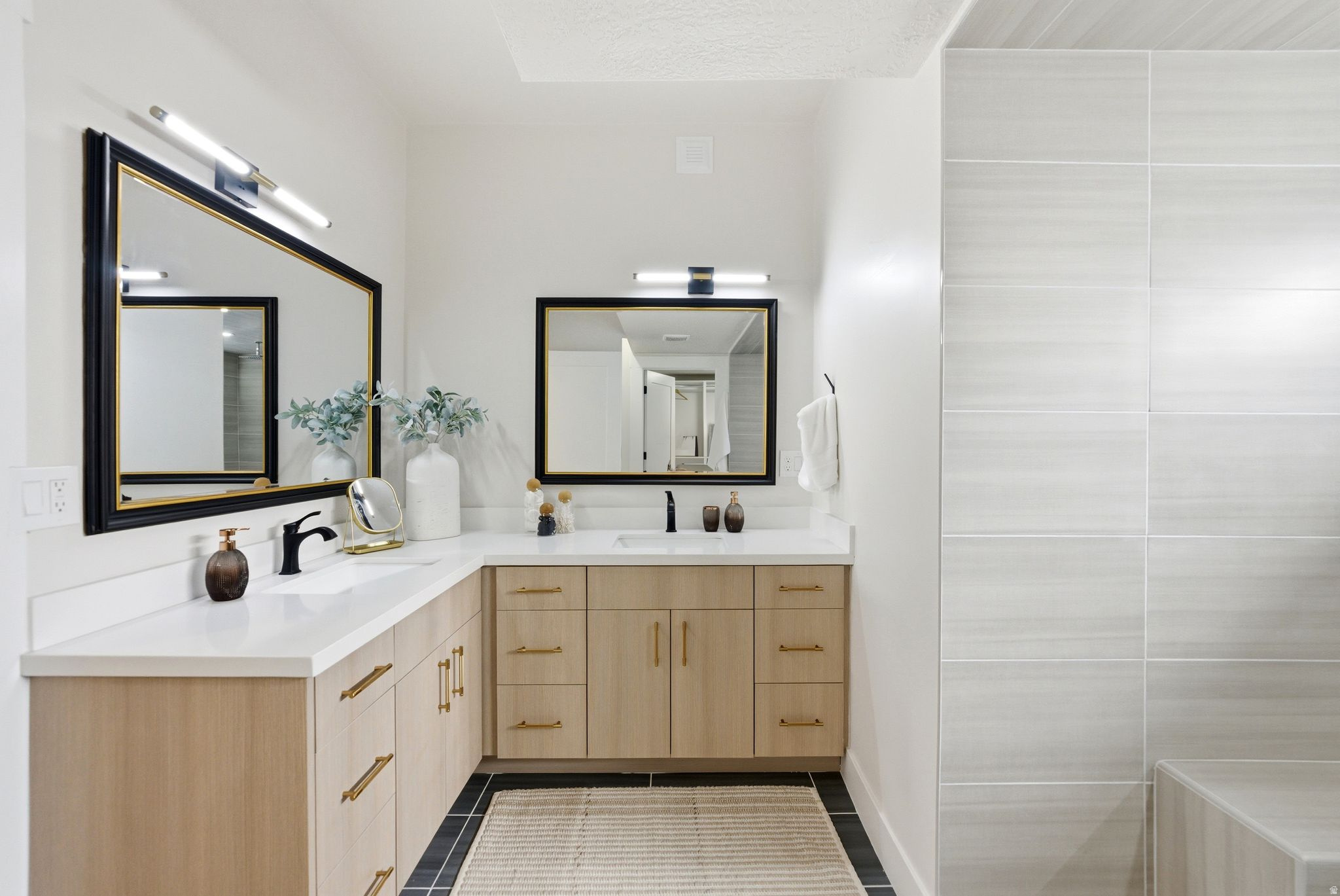 Salt Lake City, Utah, 84105, United States, 4 Bedrooms Bedrooms, ,2 BathroomsBathrooms,Residential,For Sale,2001722