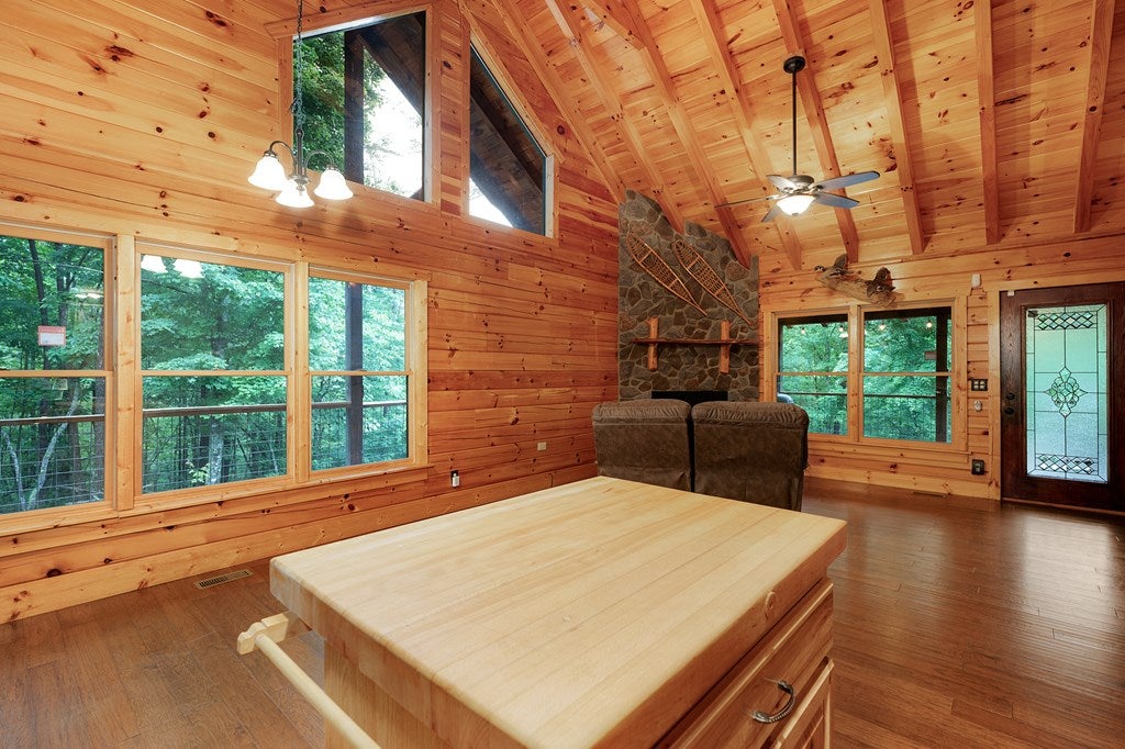 Ellijay, Georgia, 30540, United States, 3 Bedrooms Bedrooms, ,3 BathroomsBathrooms,Residential,For Sale,1837268