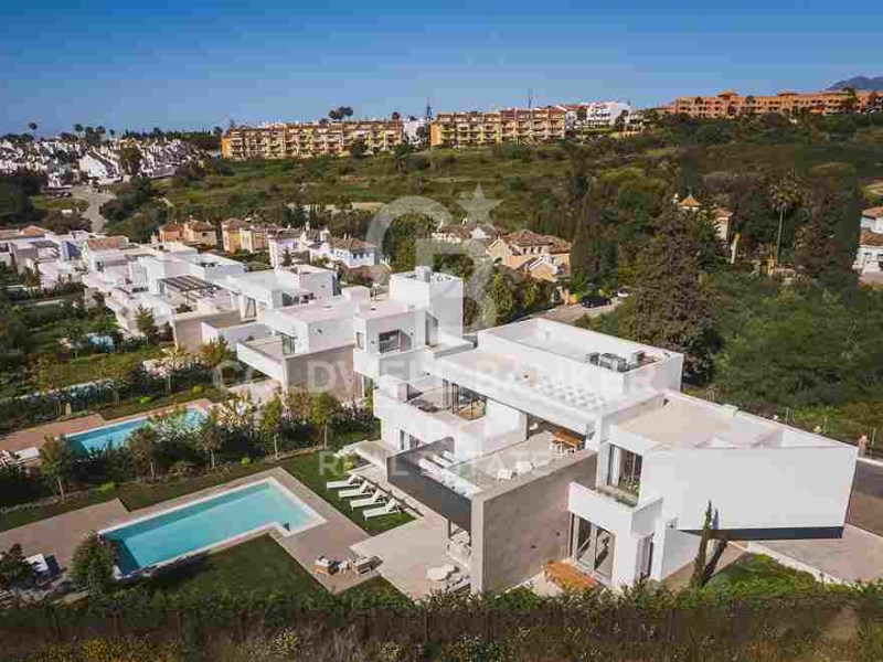 Estepona, Andalusia, ES, 5 Bedrooms Bedrooms, ,5 BathroomsBathrooms,Residential,For Sale,1796755