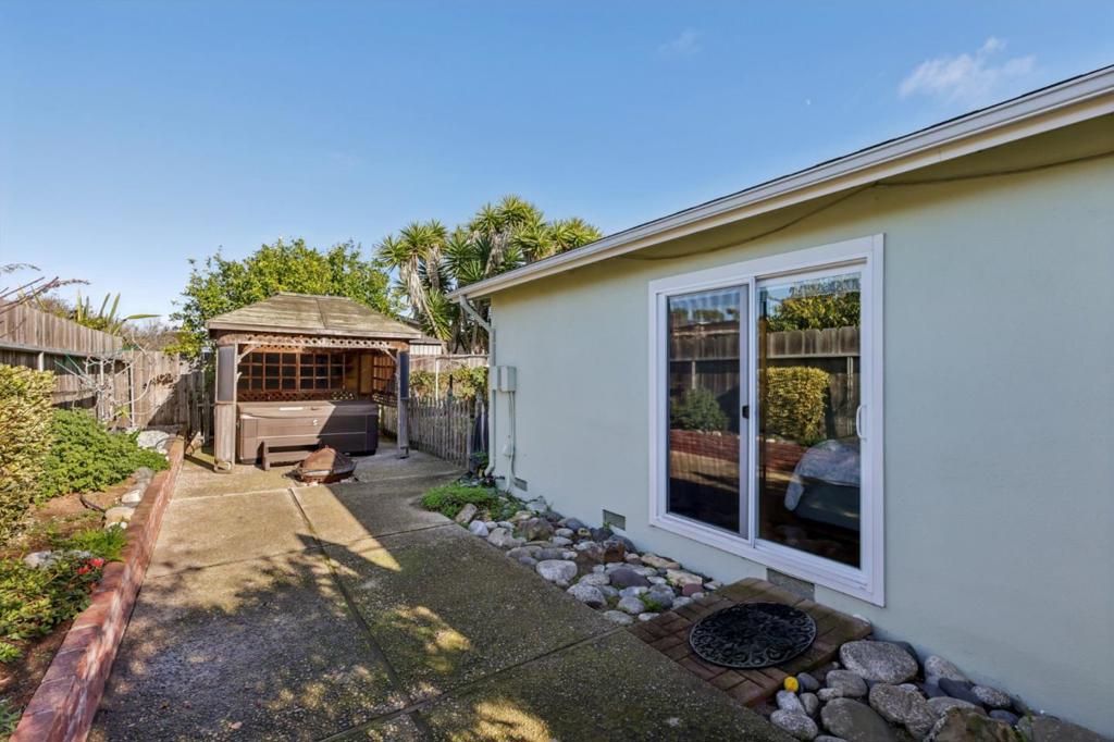 Marina, California, 93933, United States, 3 Bedrooms Bedrooms, ,2 BathroomsBathrooms,Residential,For Sale,2005109