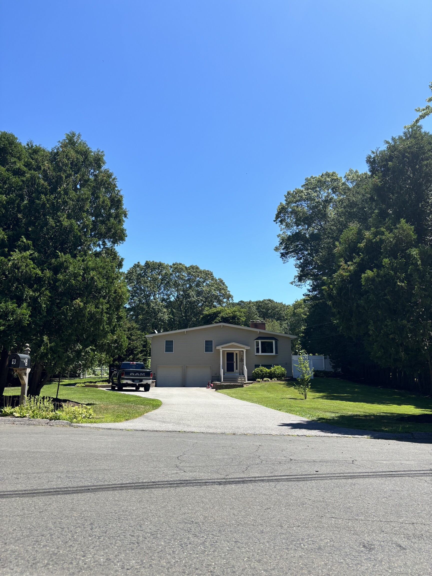 East Lyme, Connecticut, 06357, United States, 3 Bedrooms Bedrooms, ,2 BathroomsBathrooms,Residential,For Sale,1931029