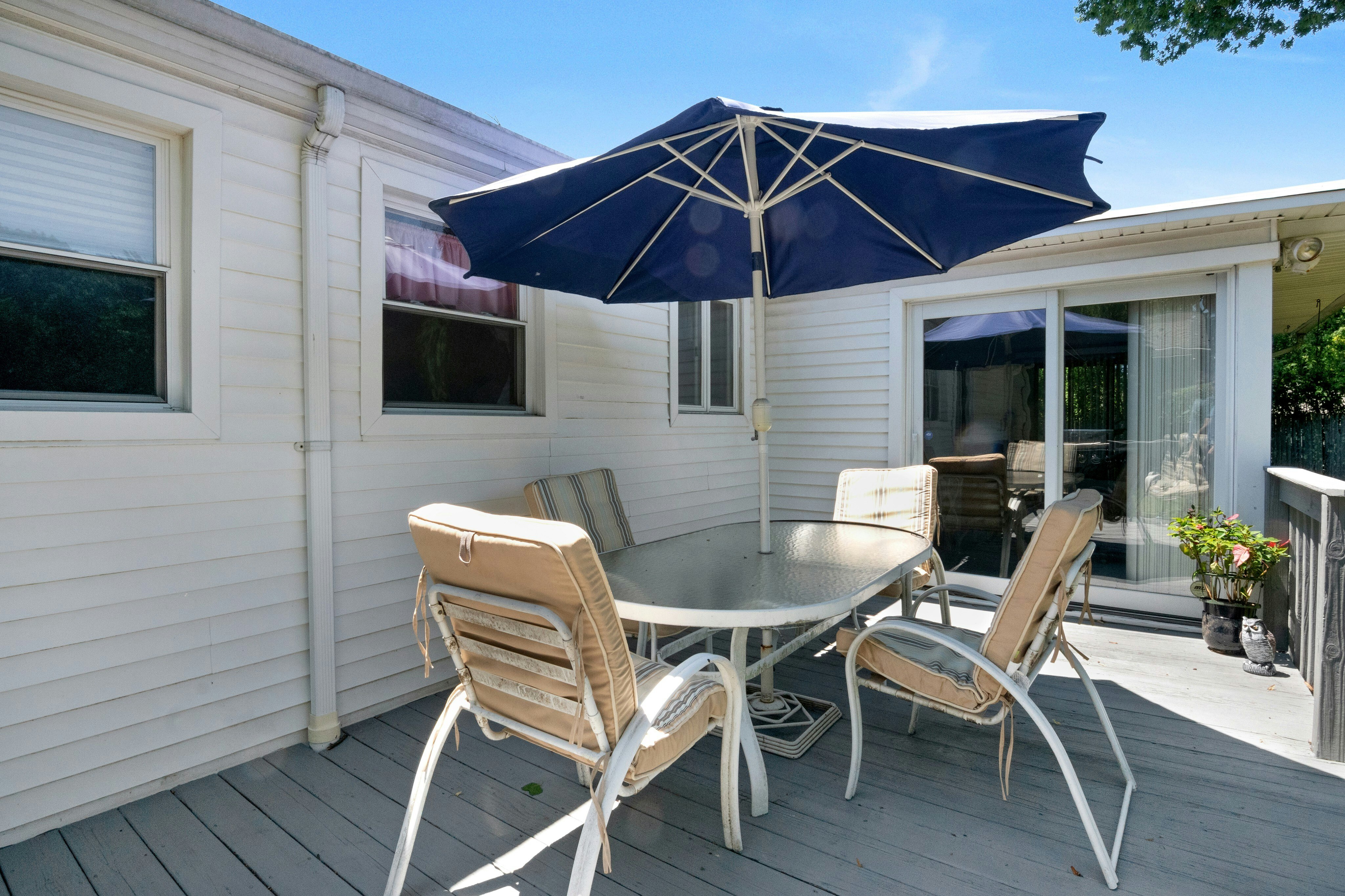  Charming three-bedroom, two bath ranch feels like home the moment you walk in - 物件實景