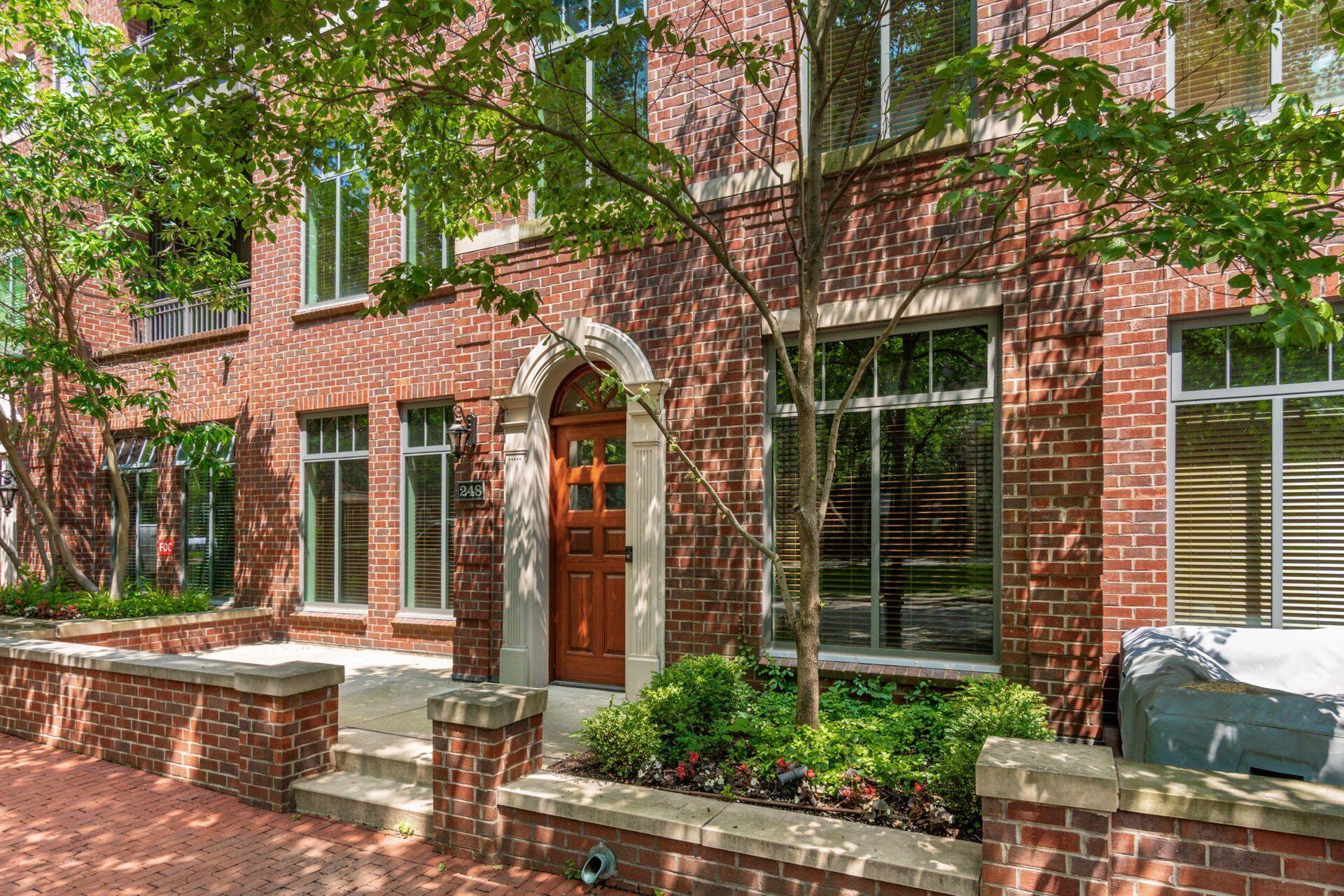 Columbus, Ohio, 43215, United States, 2 Bedrooms Bedrooms, ,3 BathroomsBathrooms,Residential,For Sale,1903521
