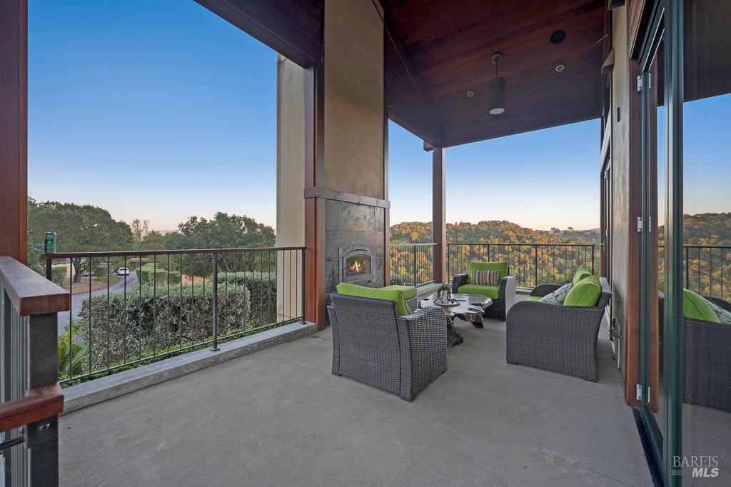 Healdsburg, California, 95448, United States, 3 Bedrooms Bedrooms, ,4 BathroomsBathrooms,Residential,For Sale,1866142