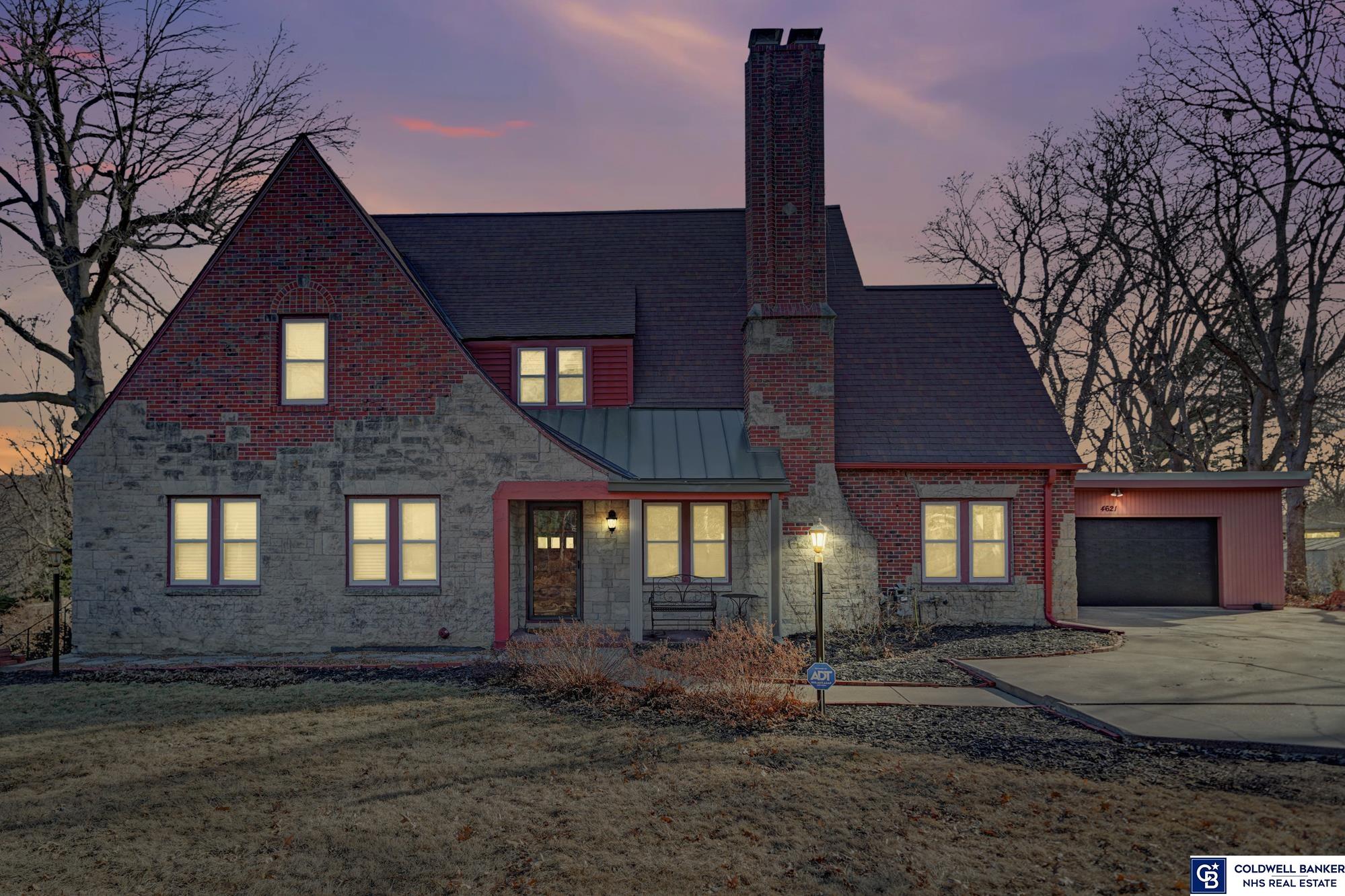 Lincoln, Nebraska, 68510, United States, 6 Bedrooms Bedrooms, ,2 BathroomsBathrooms,Residential,For Sale,1796246