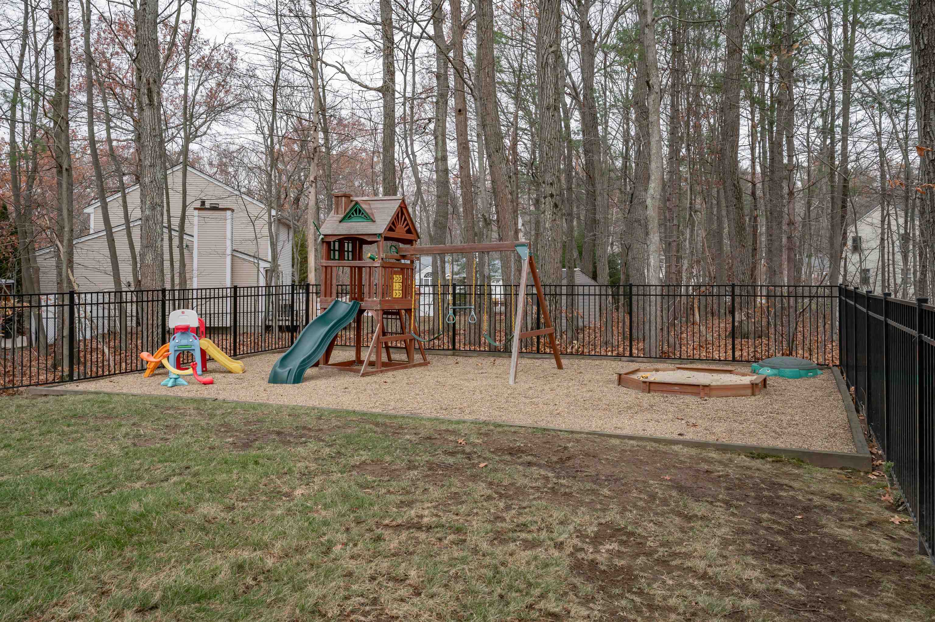 Hooksett, New Hampshire, 03106, United States, 3 Bedrooms Bedrooms, ,1 BathroomBathrooms,Residential,For Sale,2002155